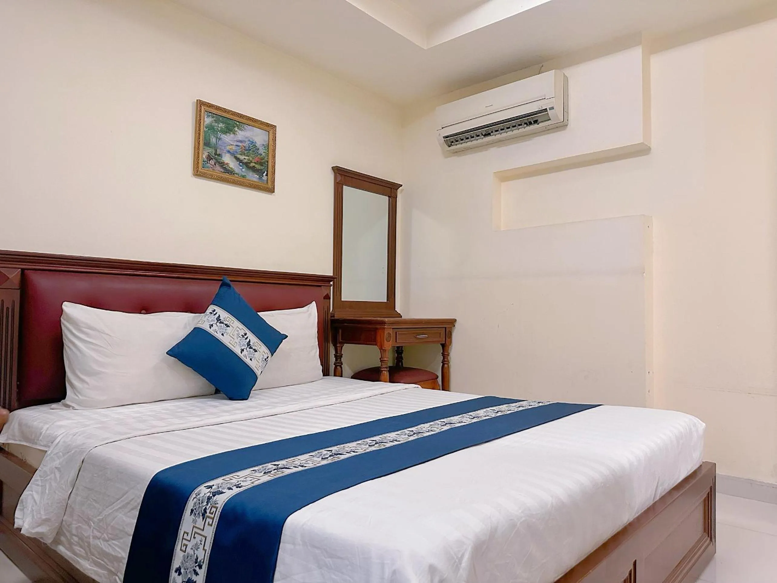 Bed in Kim Dung Hotel Tran Quang Khai