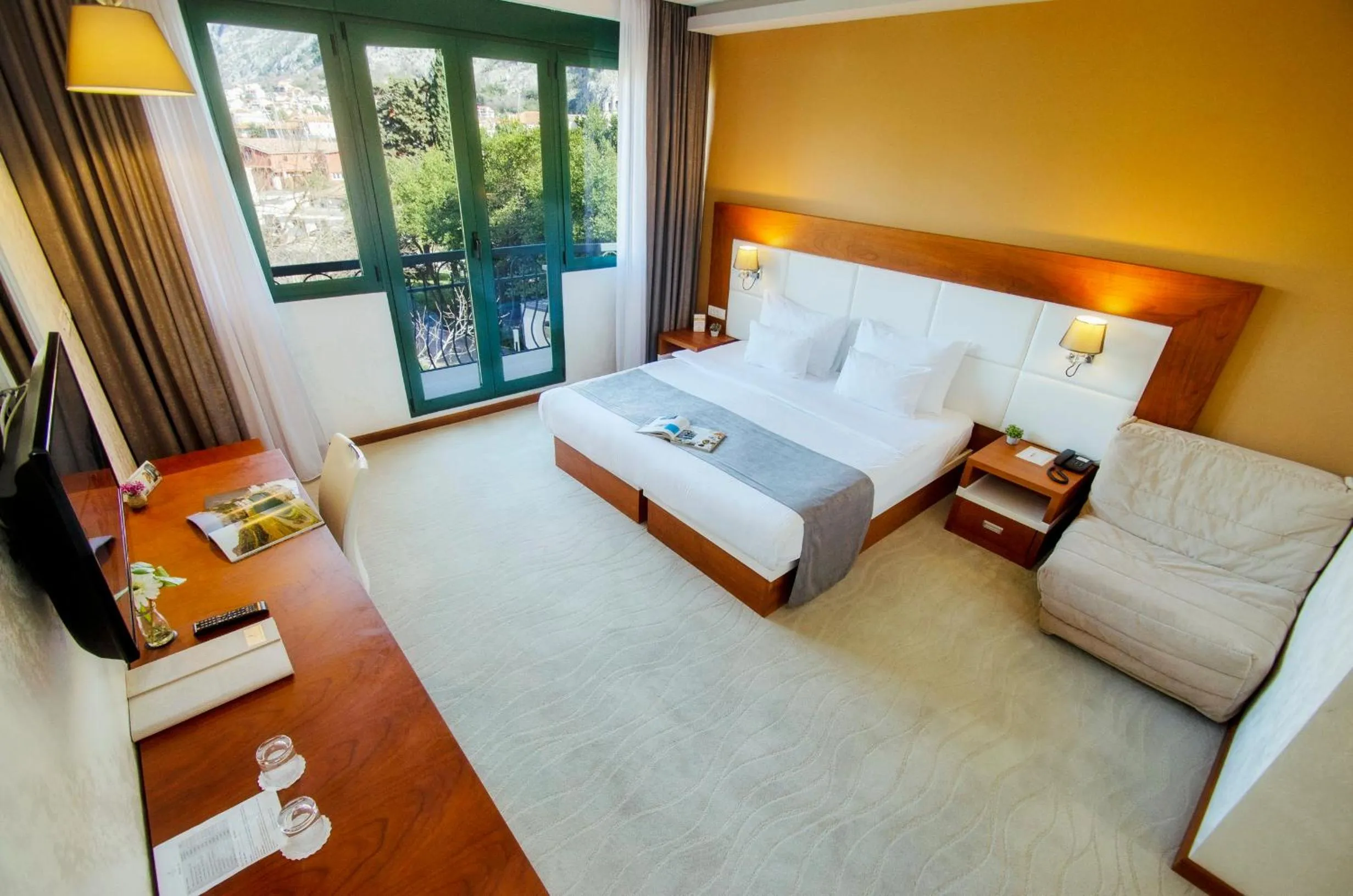 Photo of the whole room, Bed in Hotel Porto In