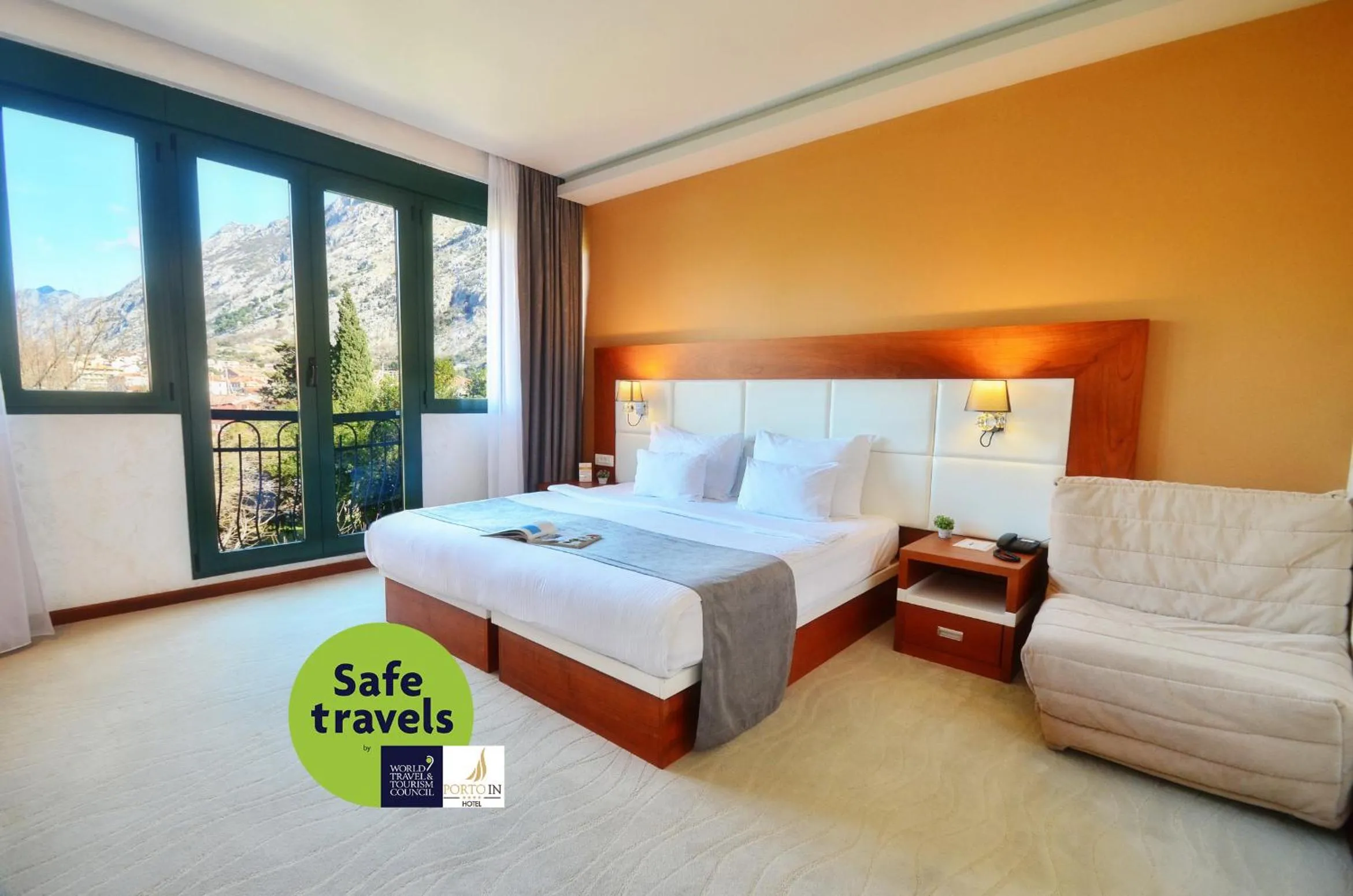 Bed in Hotel Porto In