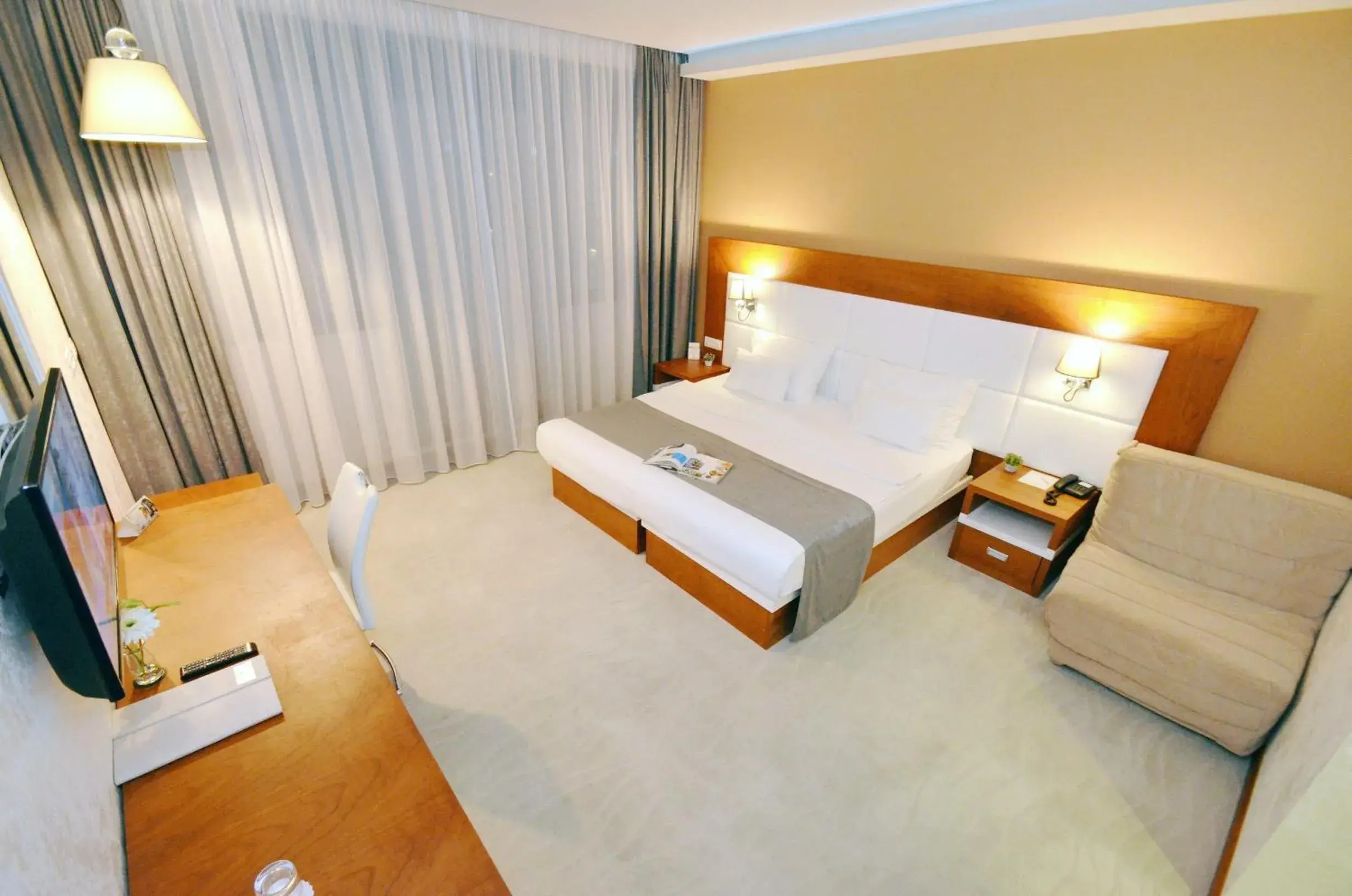 Superior Double or Twin Room in Hotel Porto In Superior Double or Twin Room in Hotel Porto In