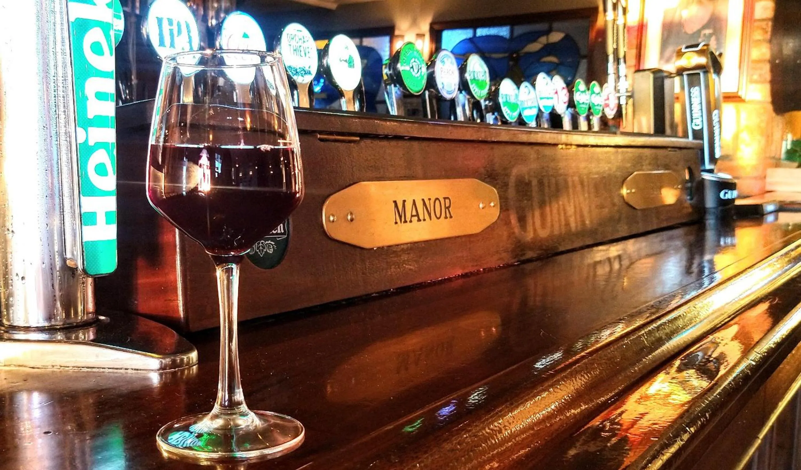 Lounge or bar in Lakeside Manor Hotel