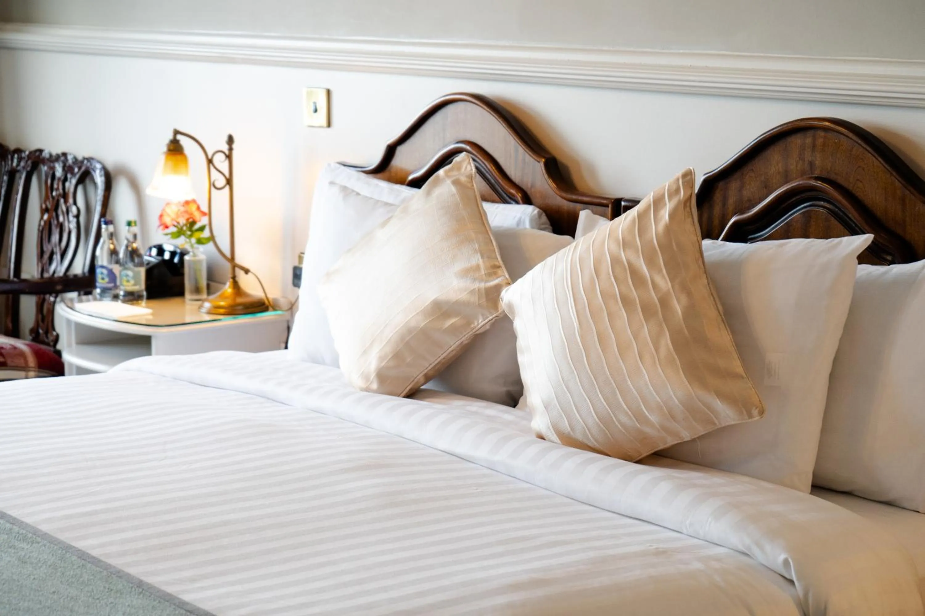 Bed in Lakeside Manor Hotel