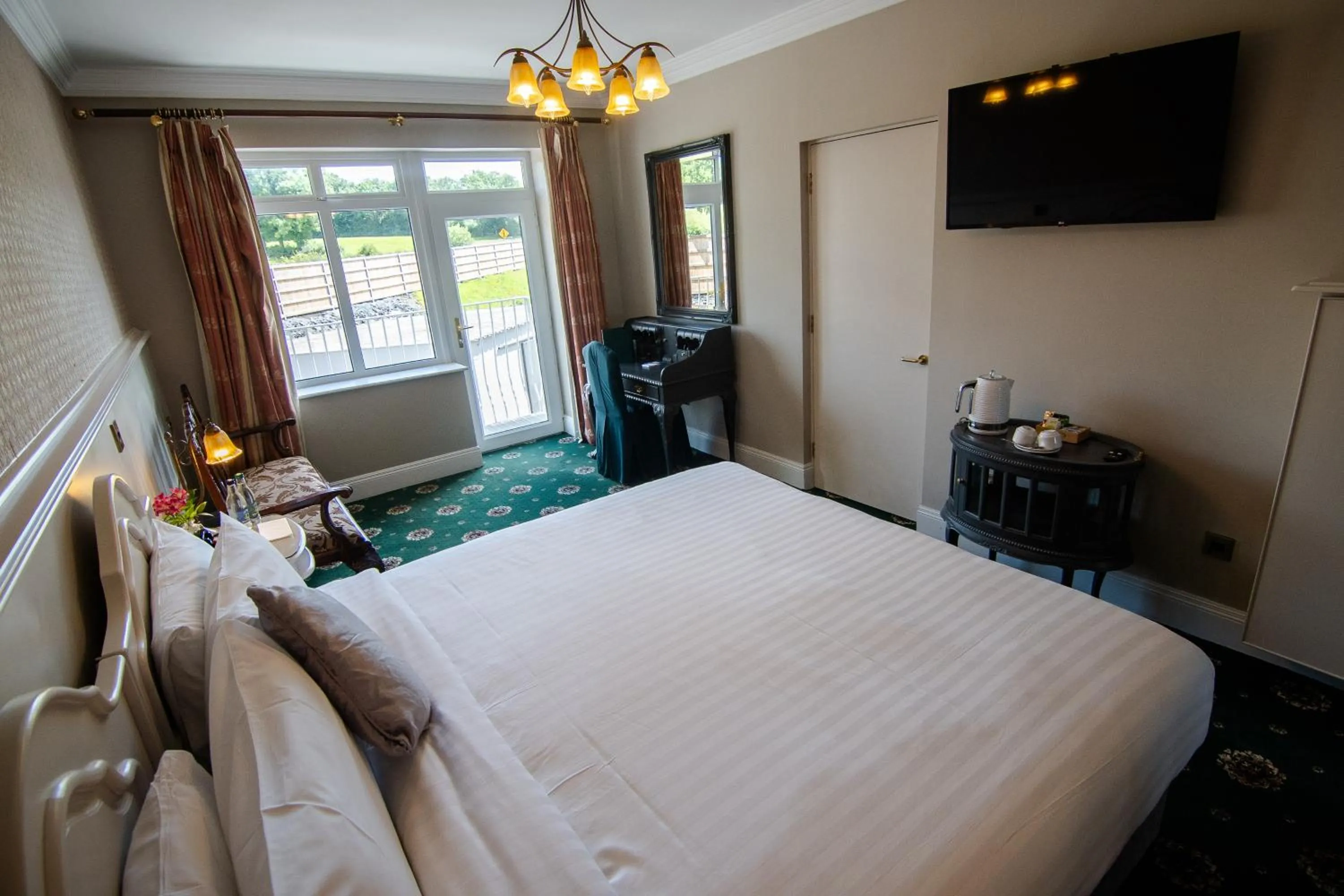 Bed in Lakeside Manor Hotel