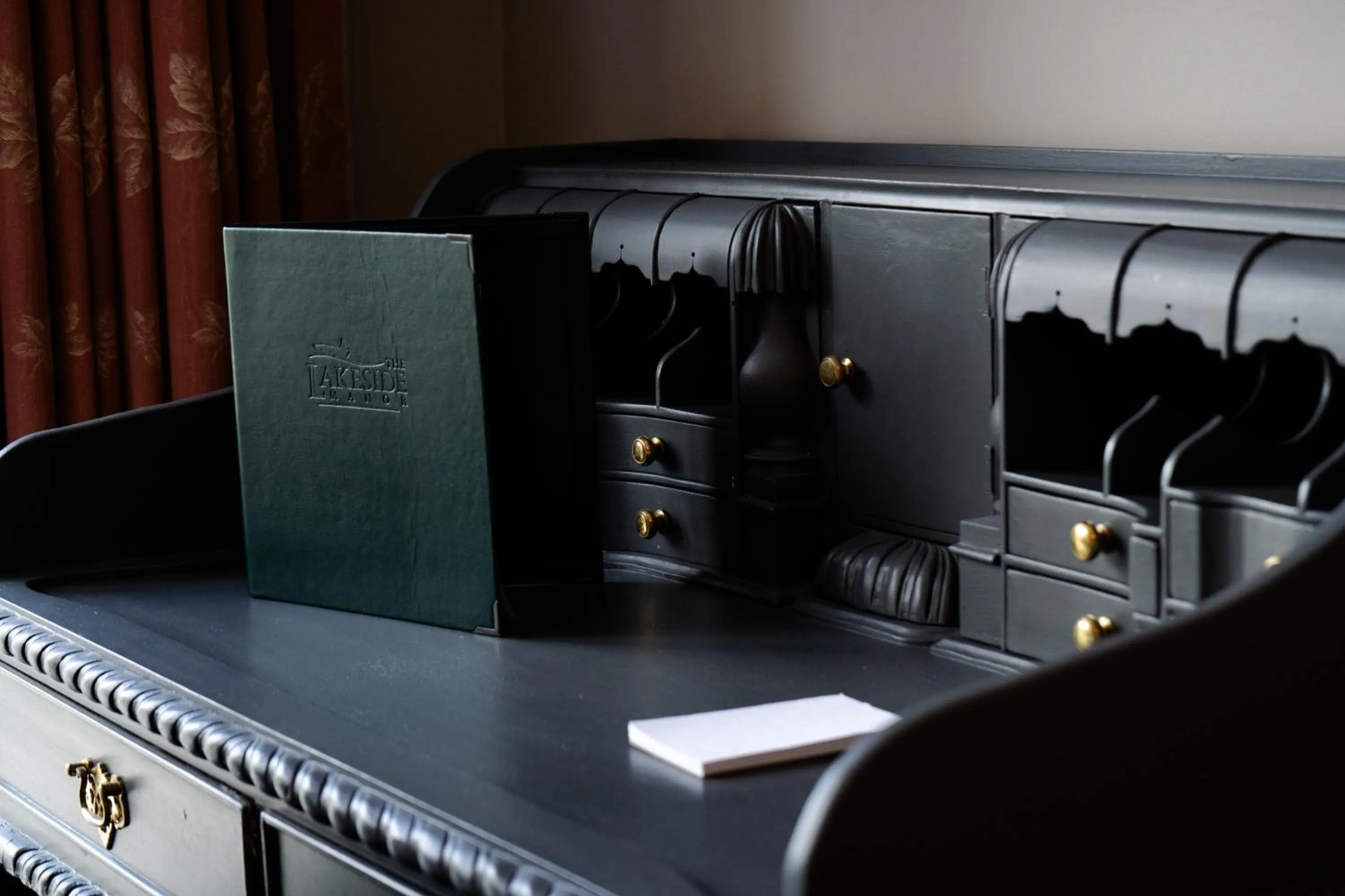 Lakeside Manor Hotel