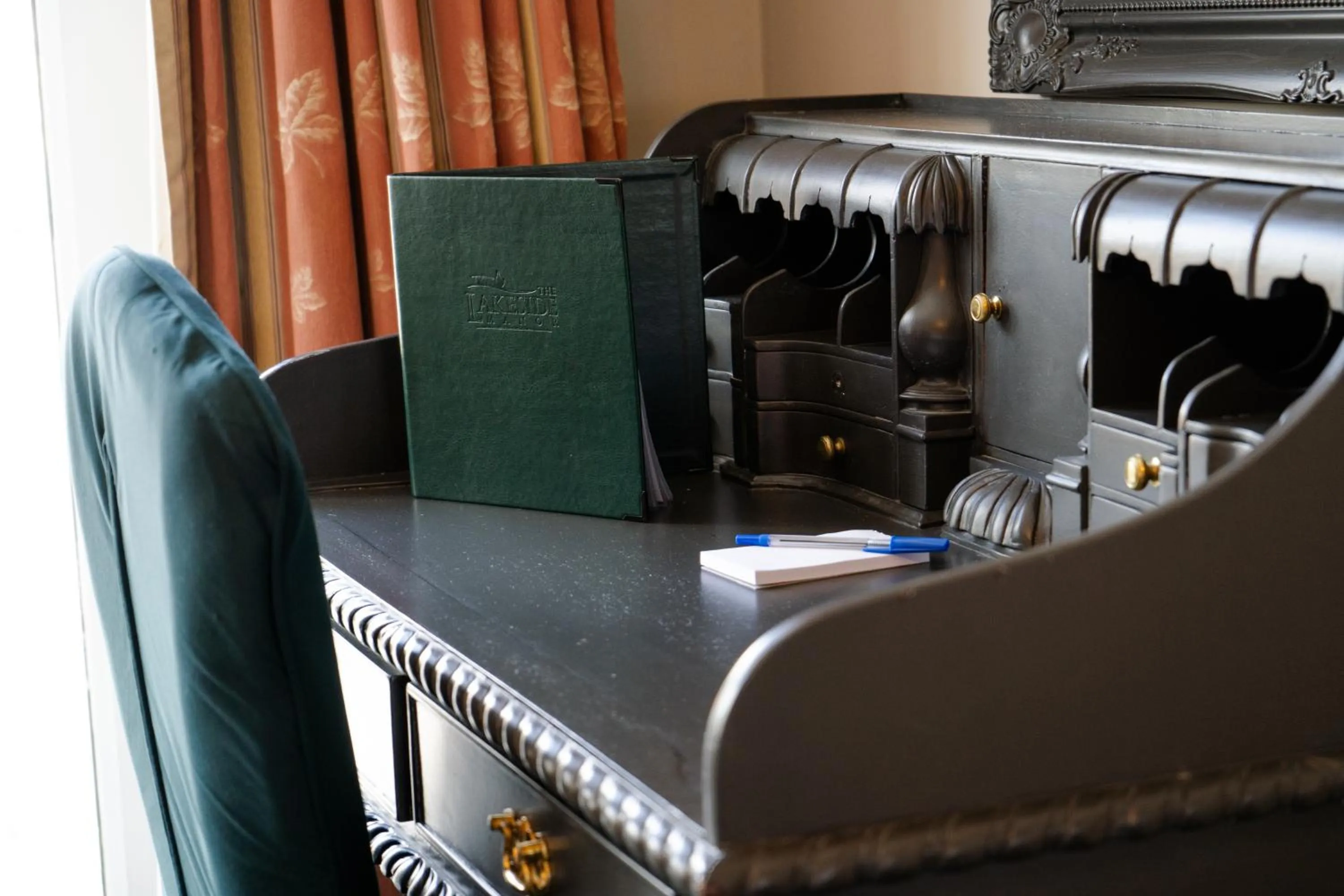 Bedroom in Lakeside Manor Hotel
