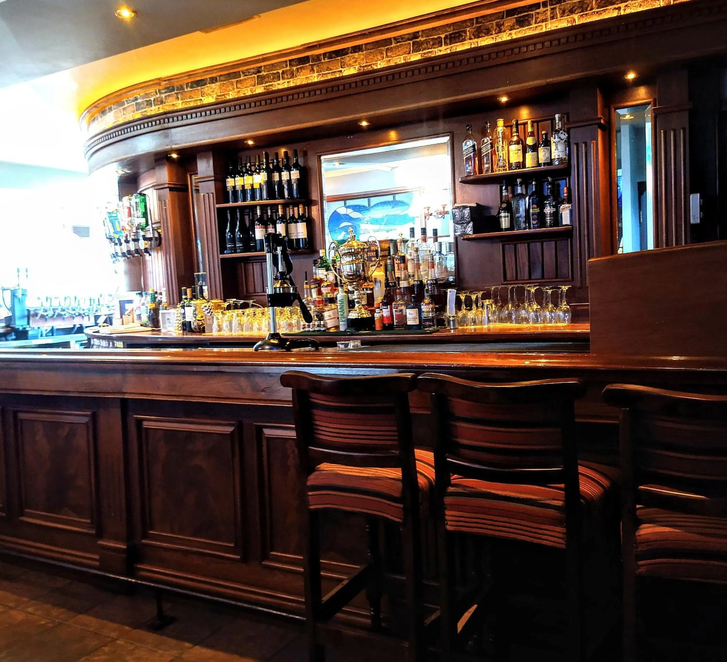 Lounge or bar in Lakeside Manor Hotel