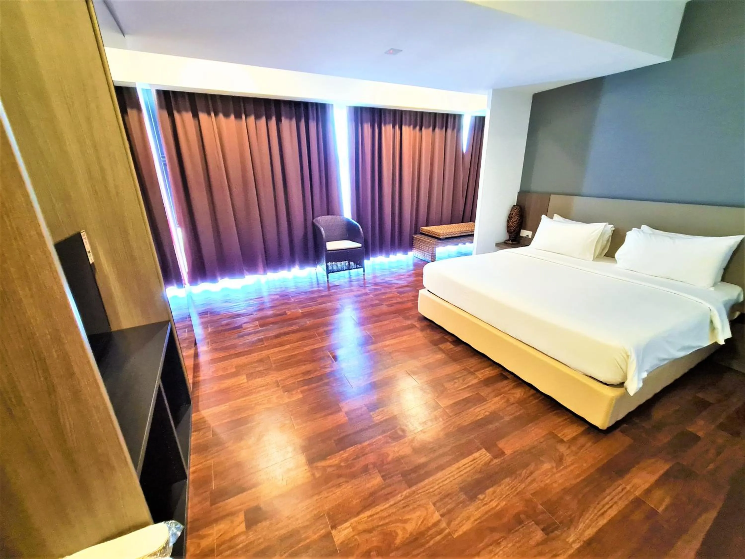 Bedroom, Bed in Nexus Business Suite Hotel