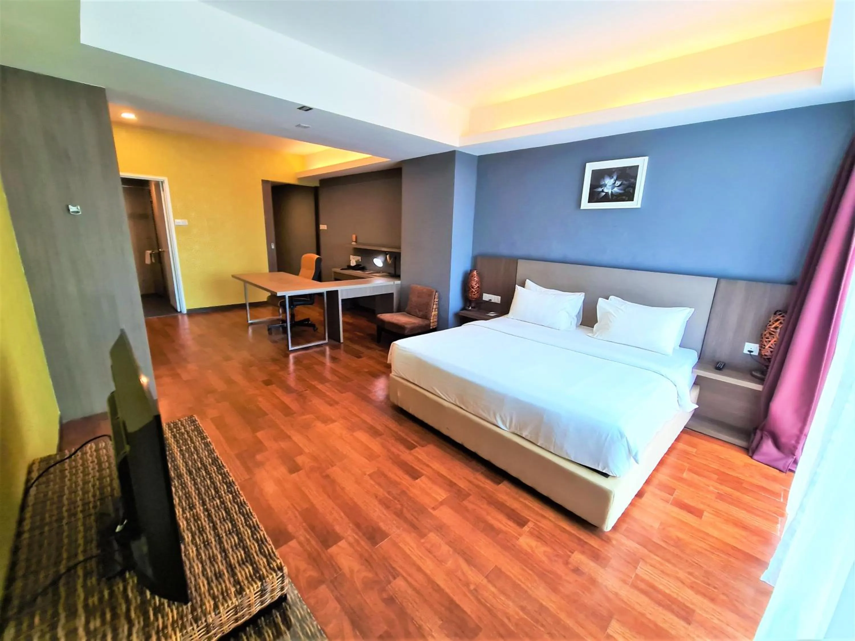 Bedroom, Bed in Nexus Business Suite Hotel