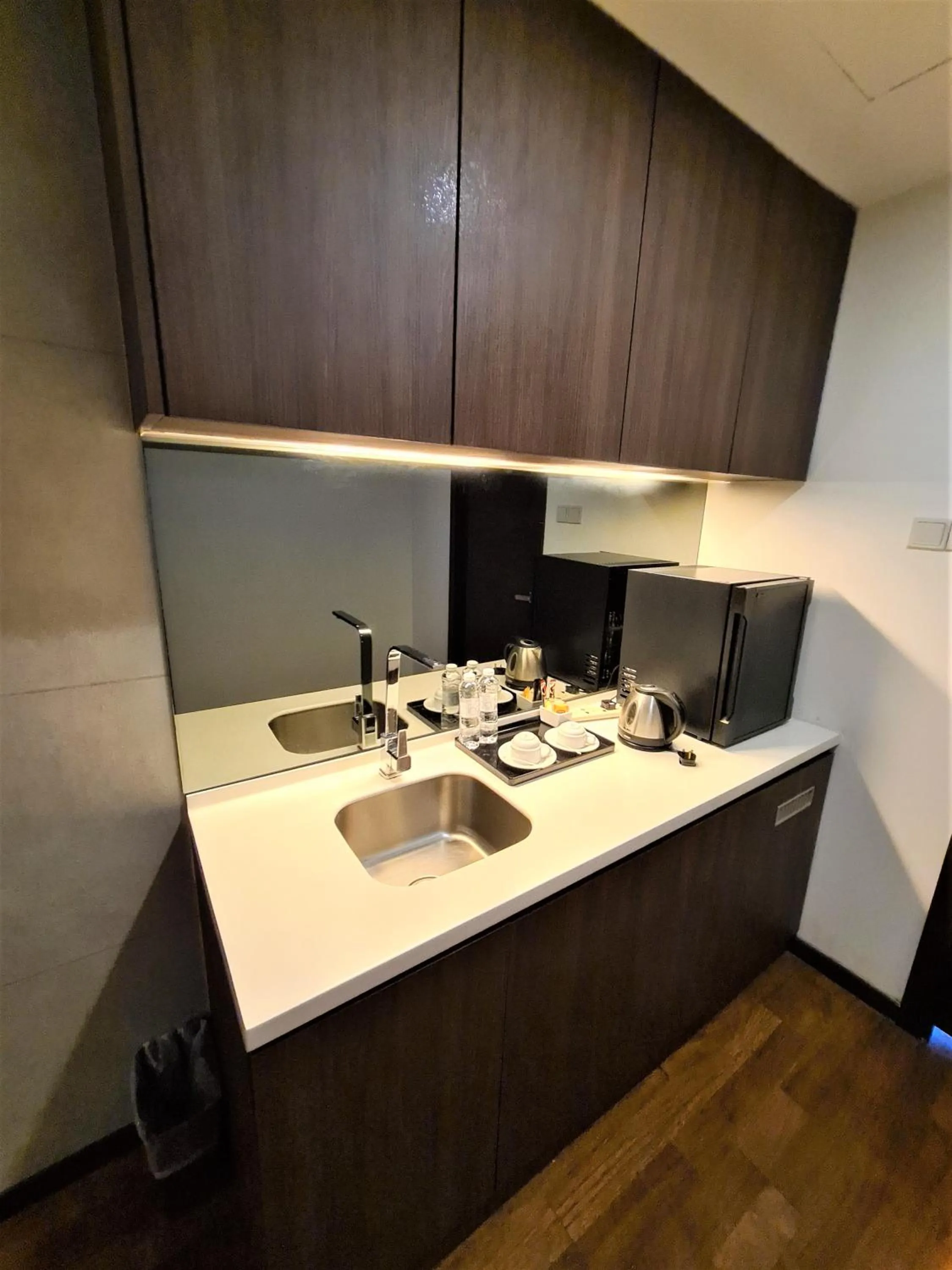 Coffee/tea facilities in Nexus Business Suite Hotel