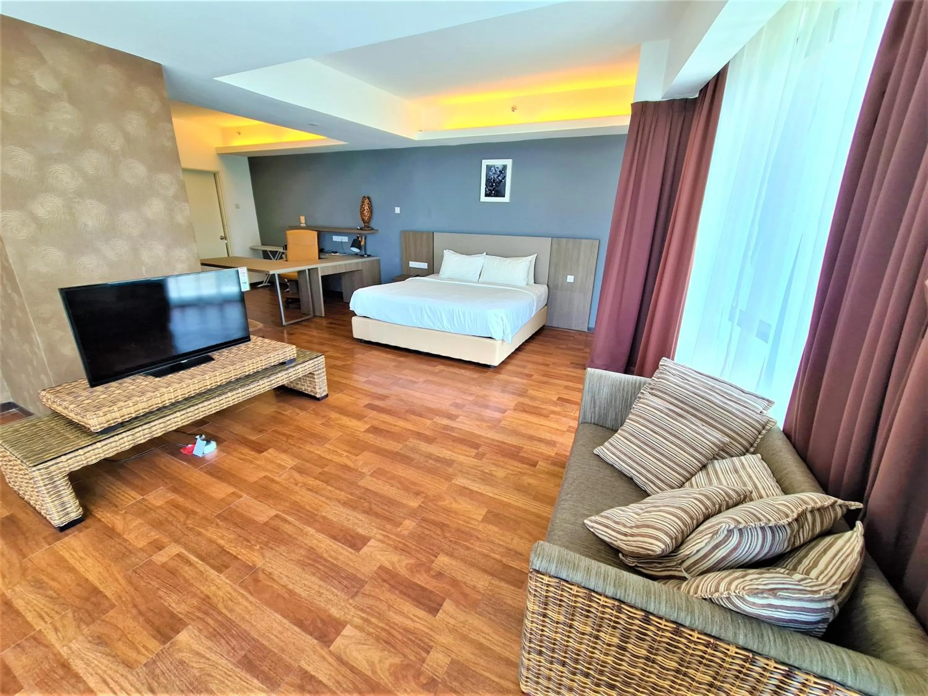 Living room, Bed in Nexus Business Suite Hotel