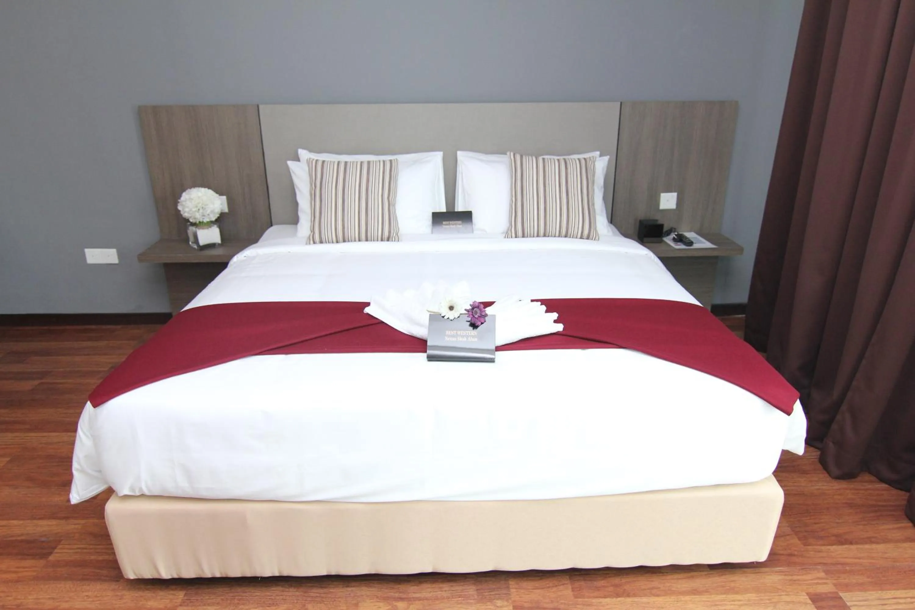 Bed in Nexus Business Suite Hotel