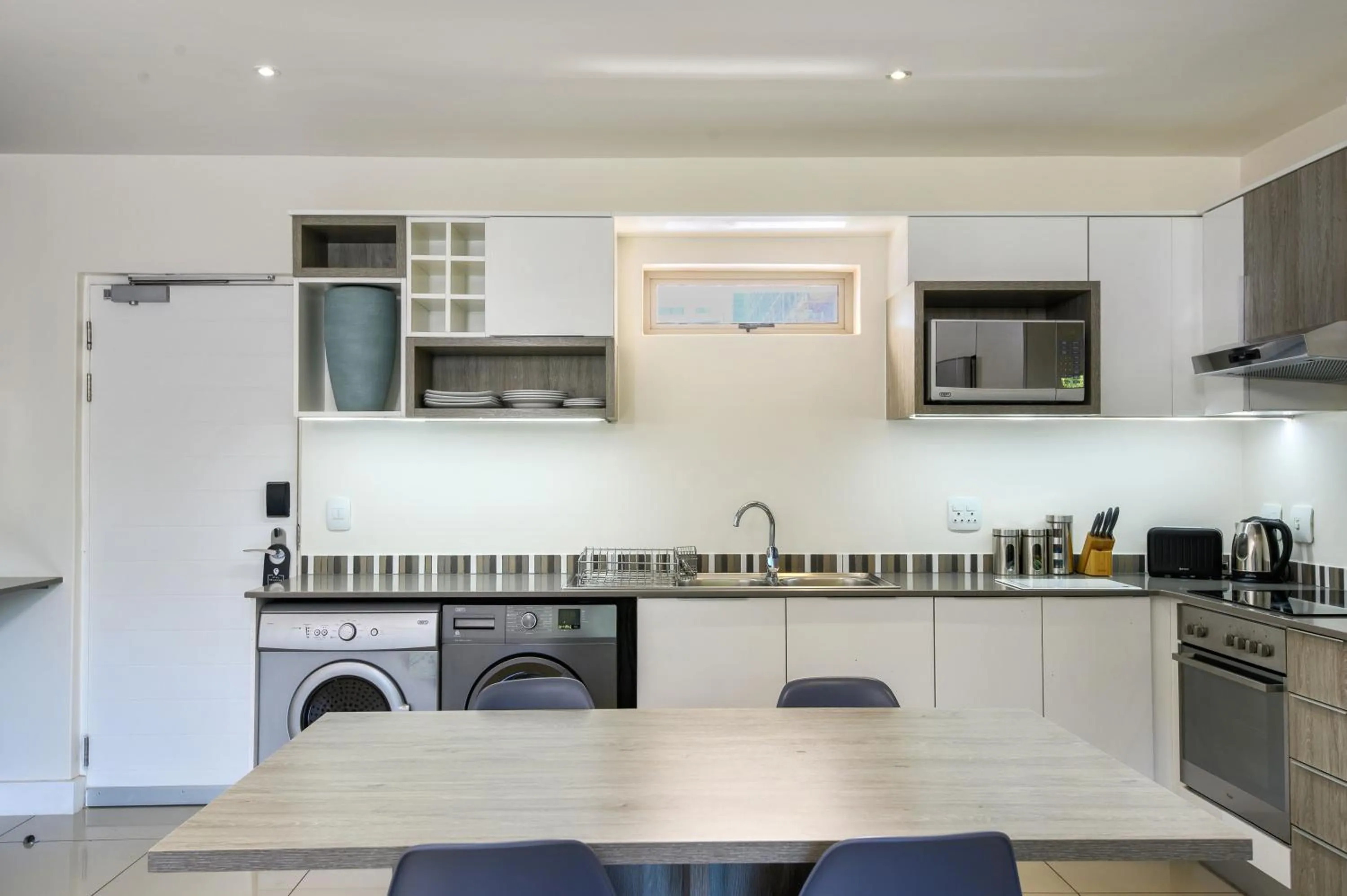 Photo of the whole room in The Capital on Bath