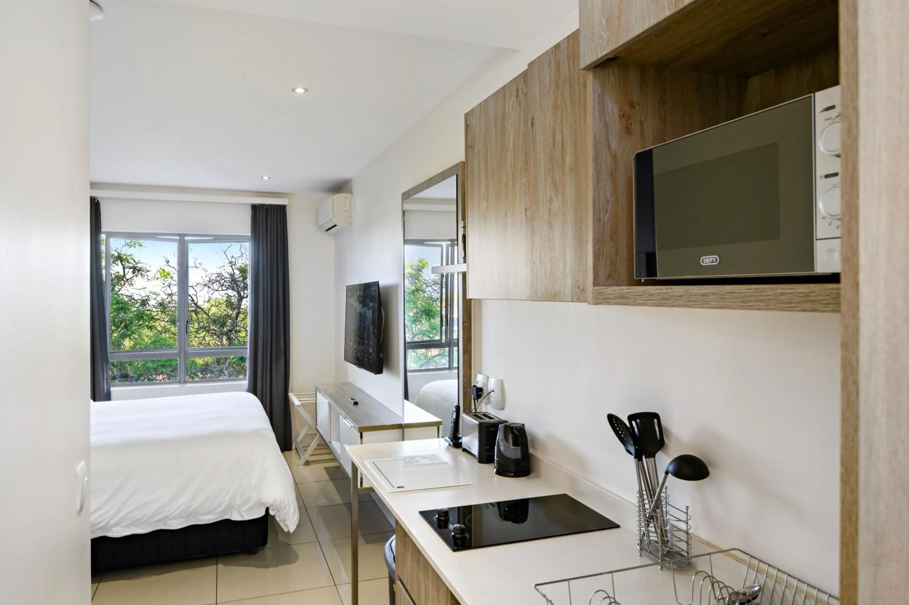 Photo of the whole room, Bed in The Capital on Bath