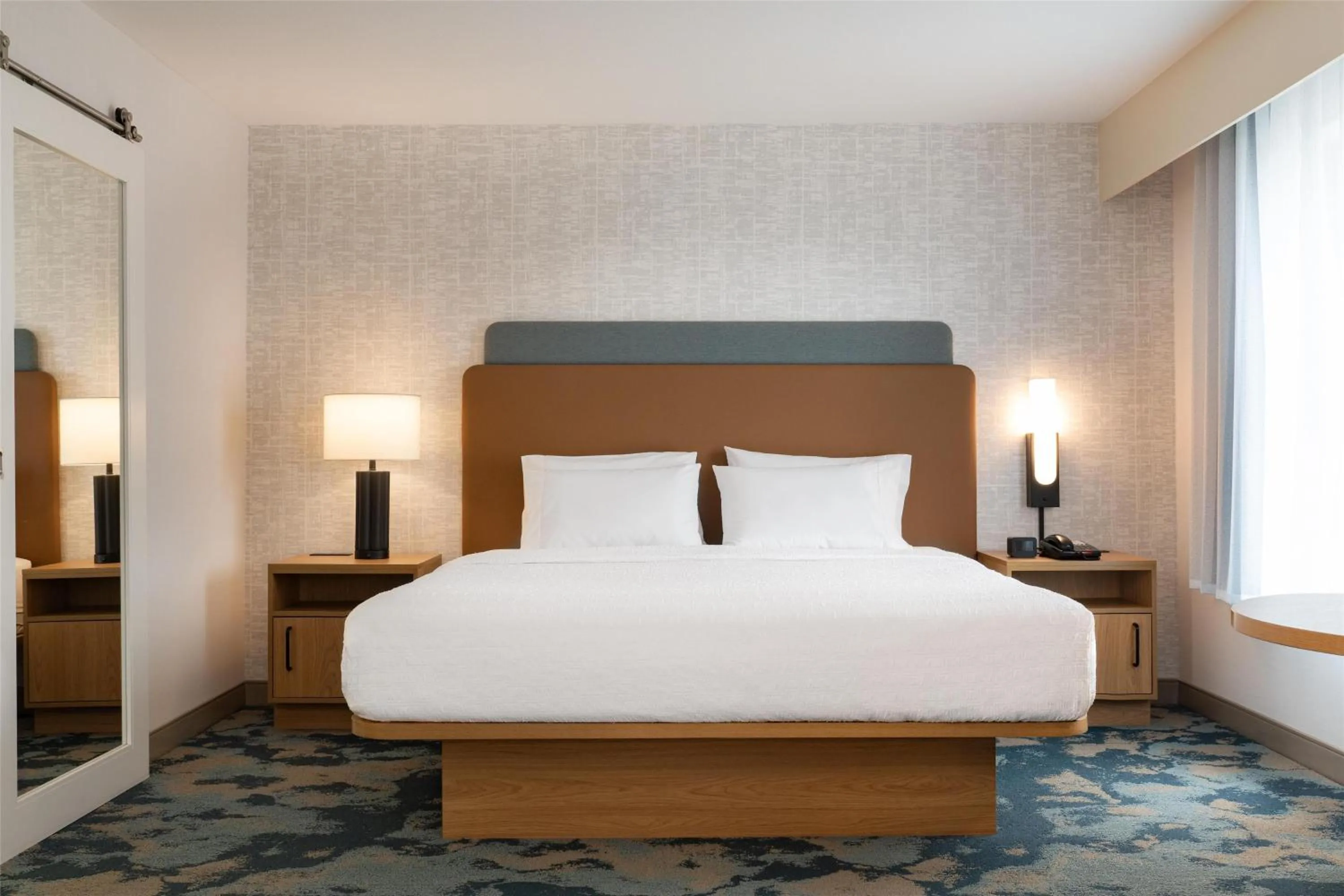 Bed in Hampton Inn and Suites La Crosse Downtown