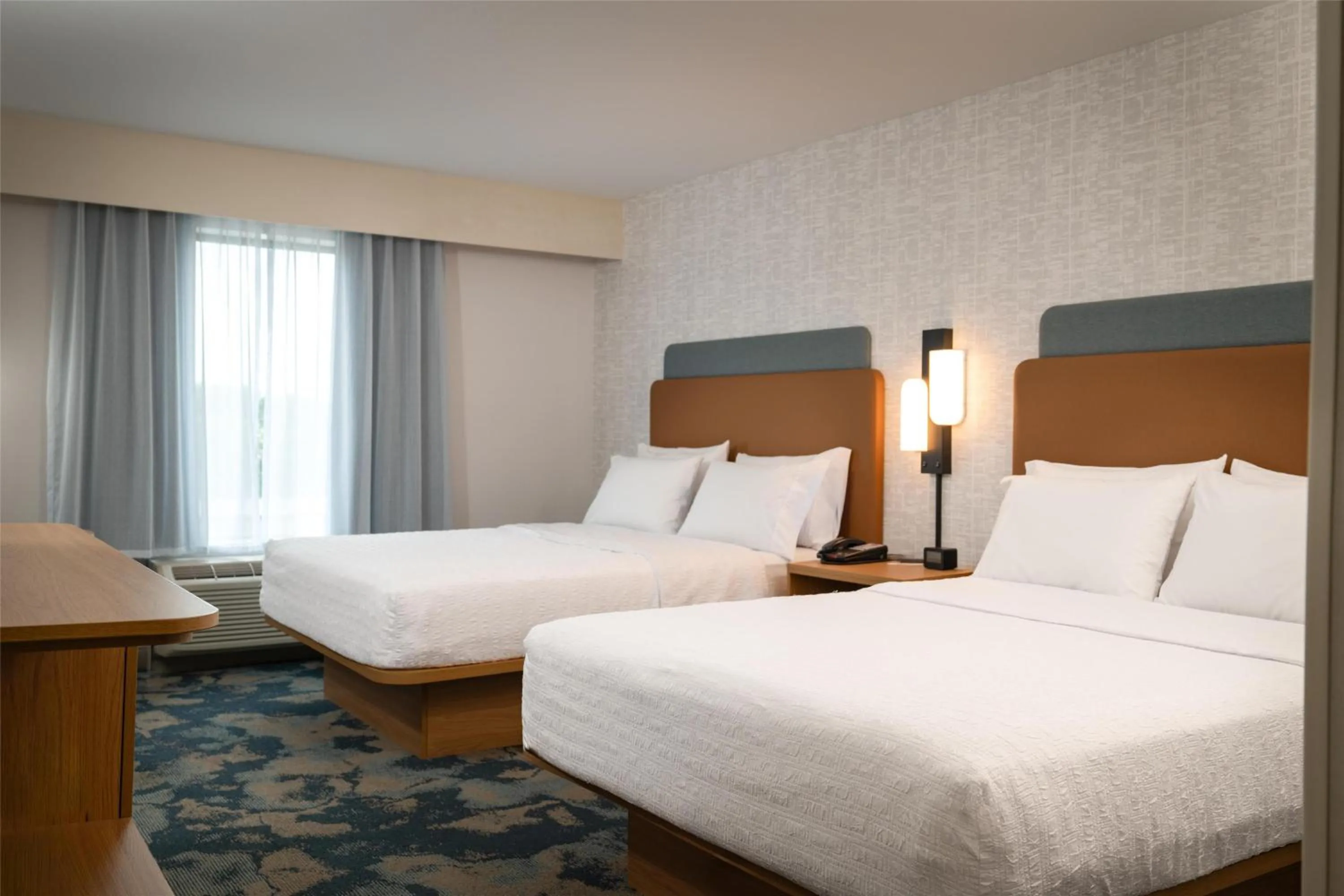 Bed in Hampton Inn and Suites La Crosse Downtown