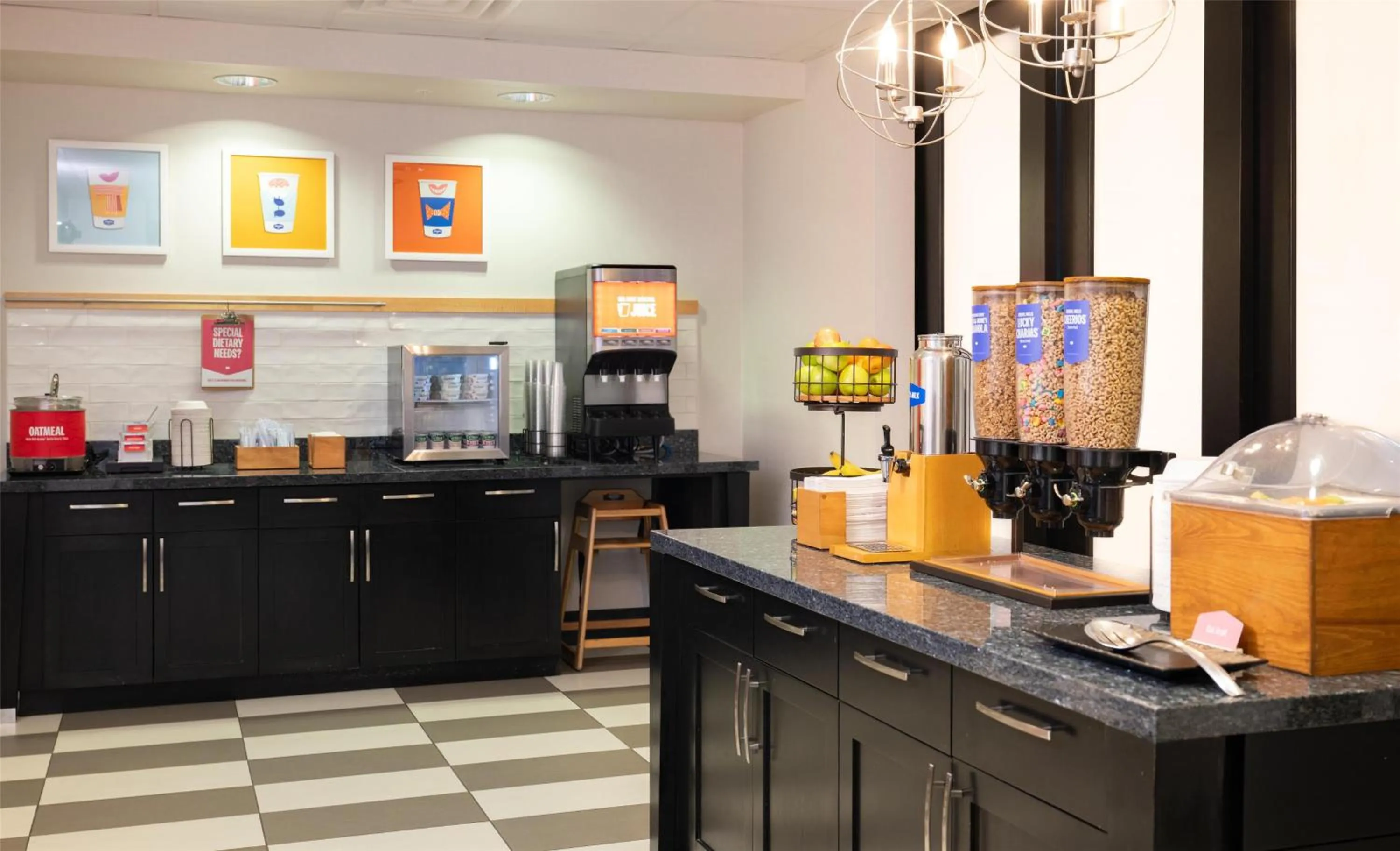 Breakfast in Hampton Inn and Suites La Crosse Downtown