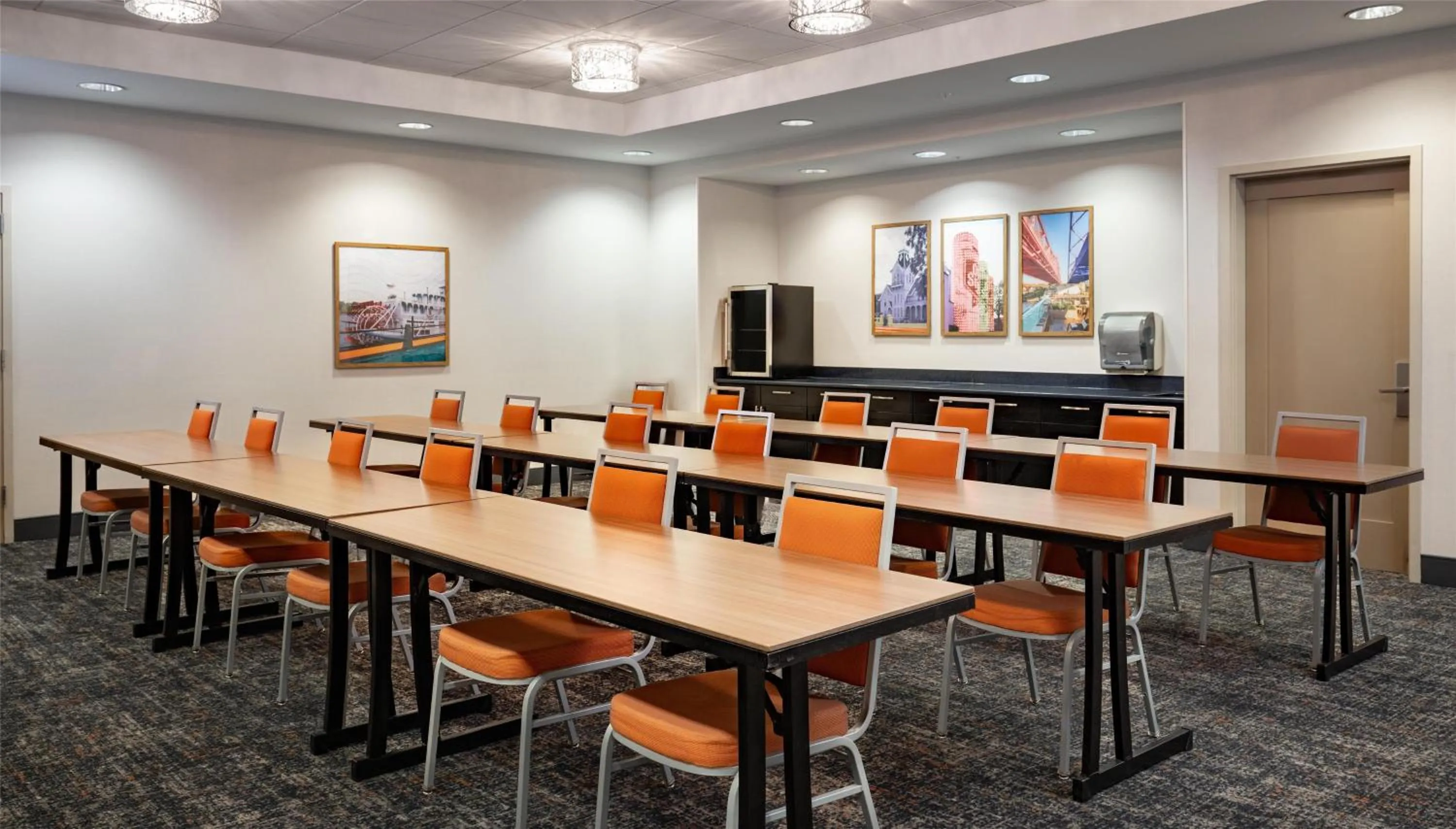 Meeting/conference room in Hampton Inn and Suites La Crosse Downtown