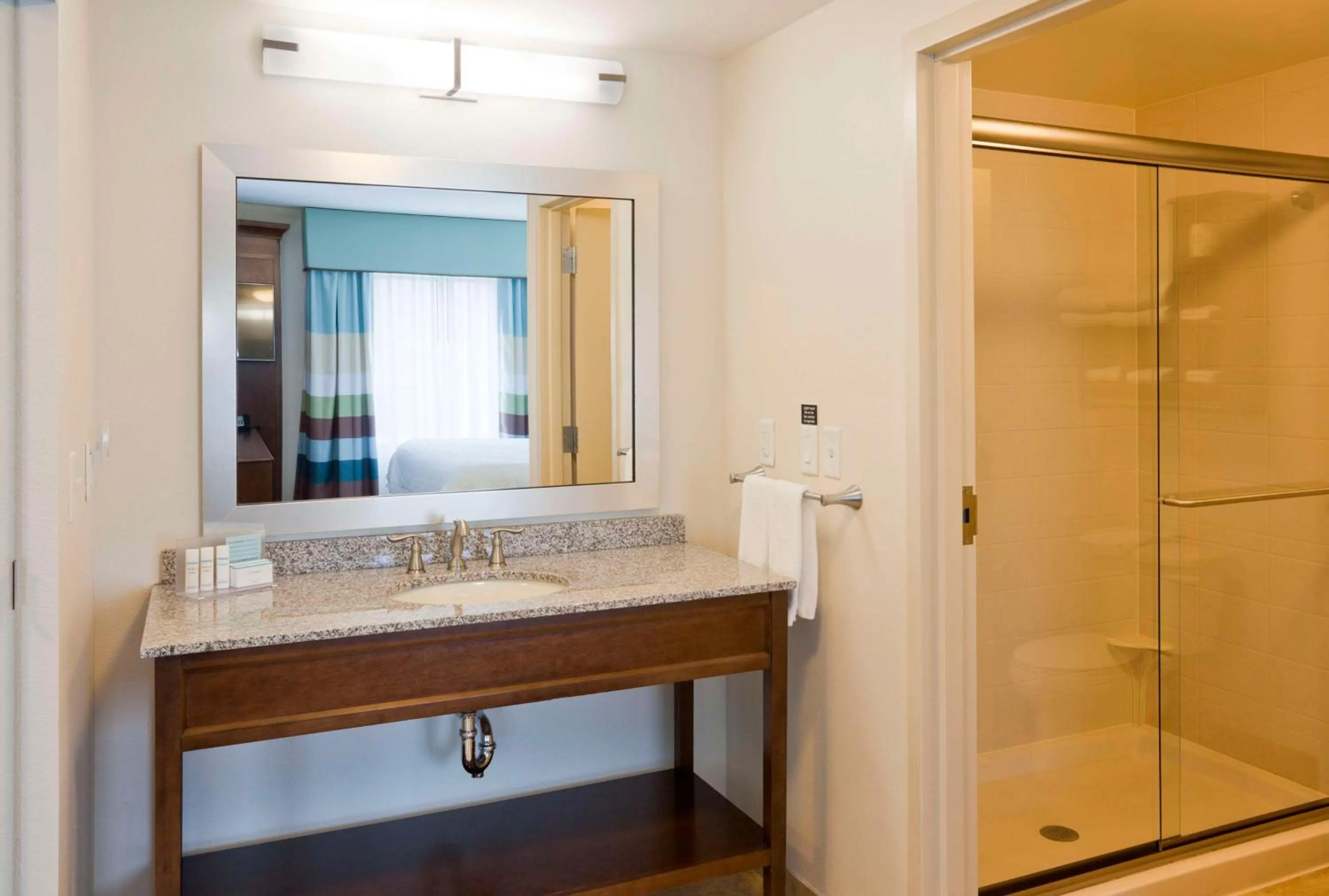 Photo of the whole room in Hampton Inn & Suites Minneapolis West/ Minnetonka