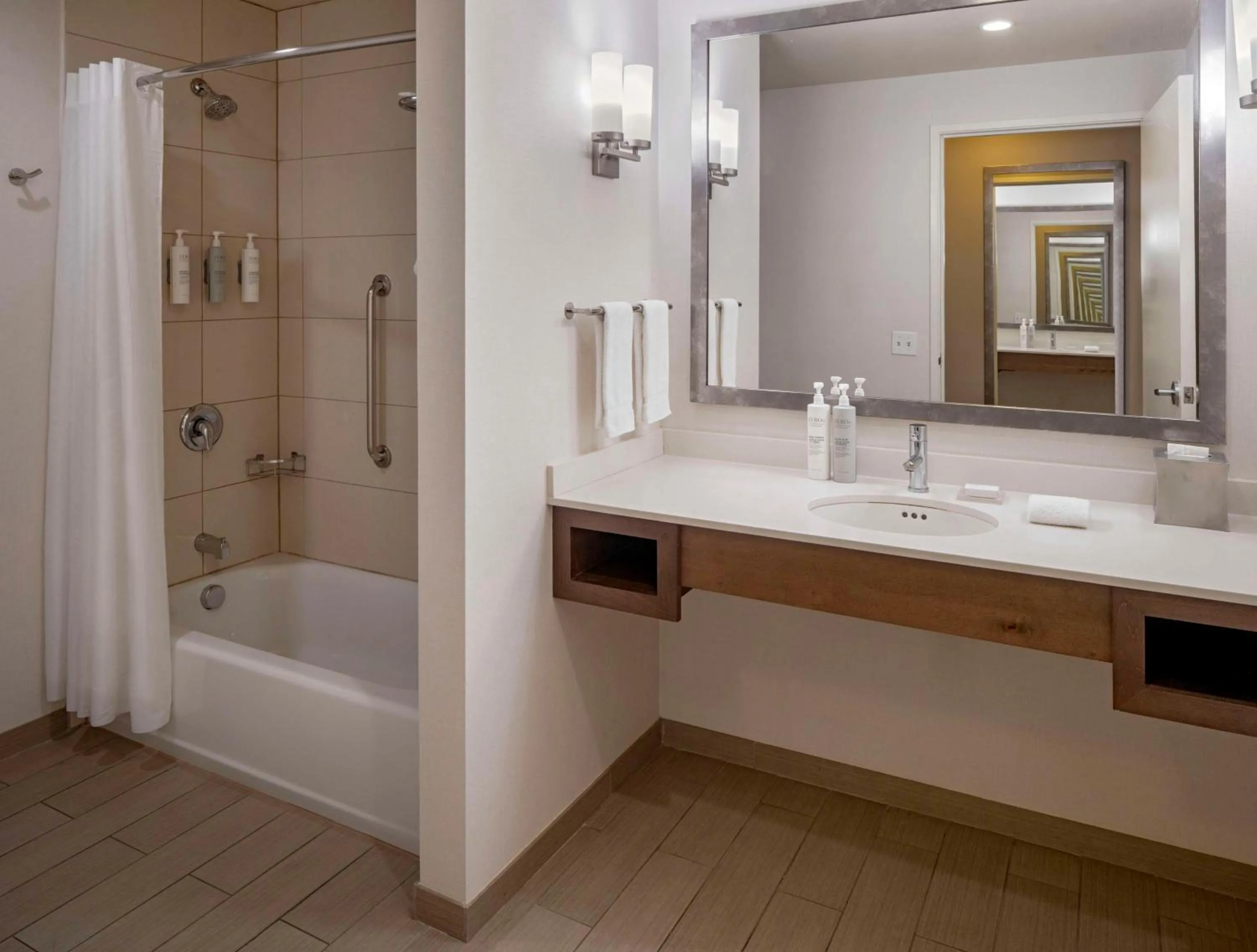 Photo of the whole room in Hilton Garden Inn Downtown Dallas