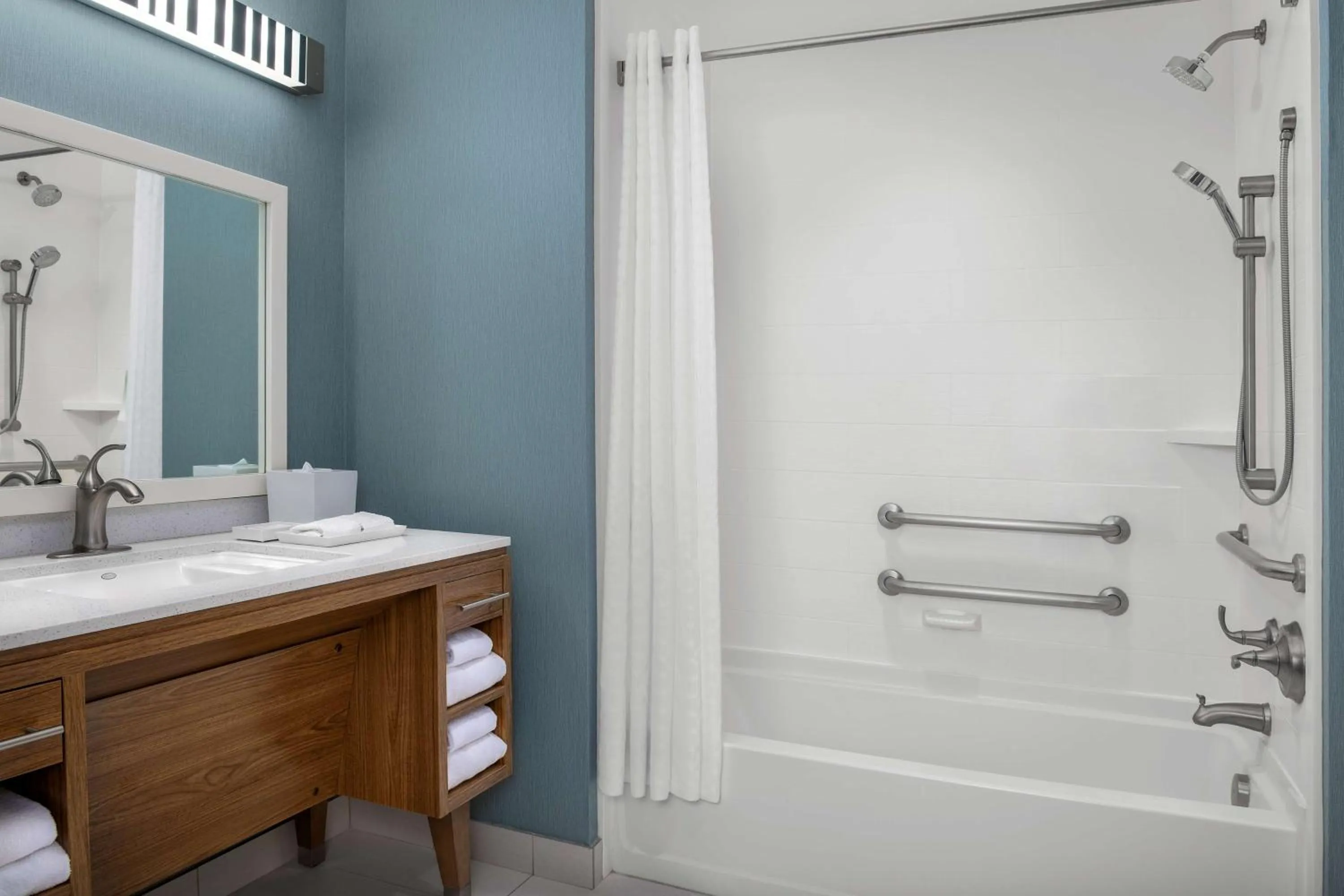 Bathroom in Home2 Suites by Hilton Tallahassee State Capitol