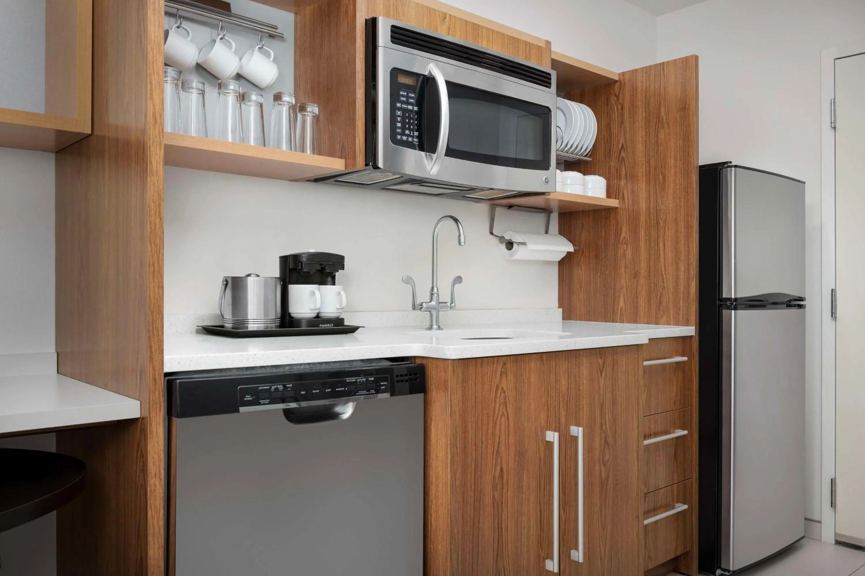 Kitchen or kitchenette in Home2 Suites by Hilton Tallahassee State Capitol