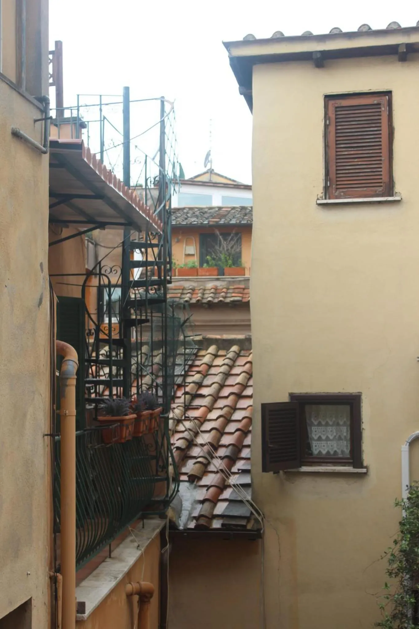 Inner courtyard view in B&B Isolatiberina