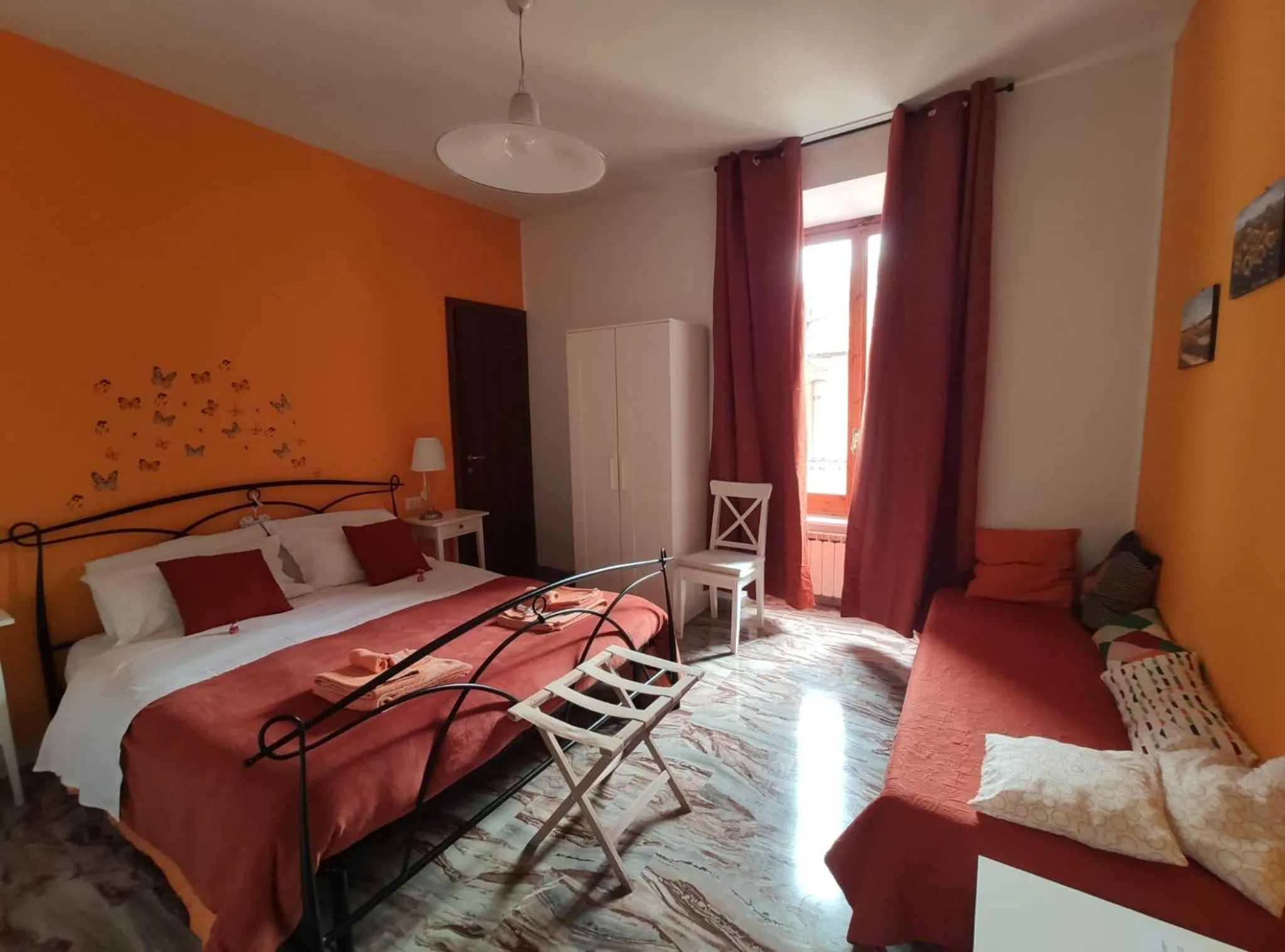 Photo of the whole room, Bed in B&B Isolatiberina