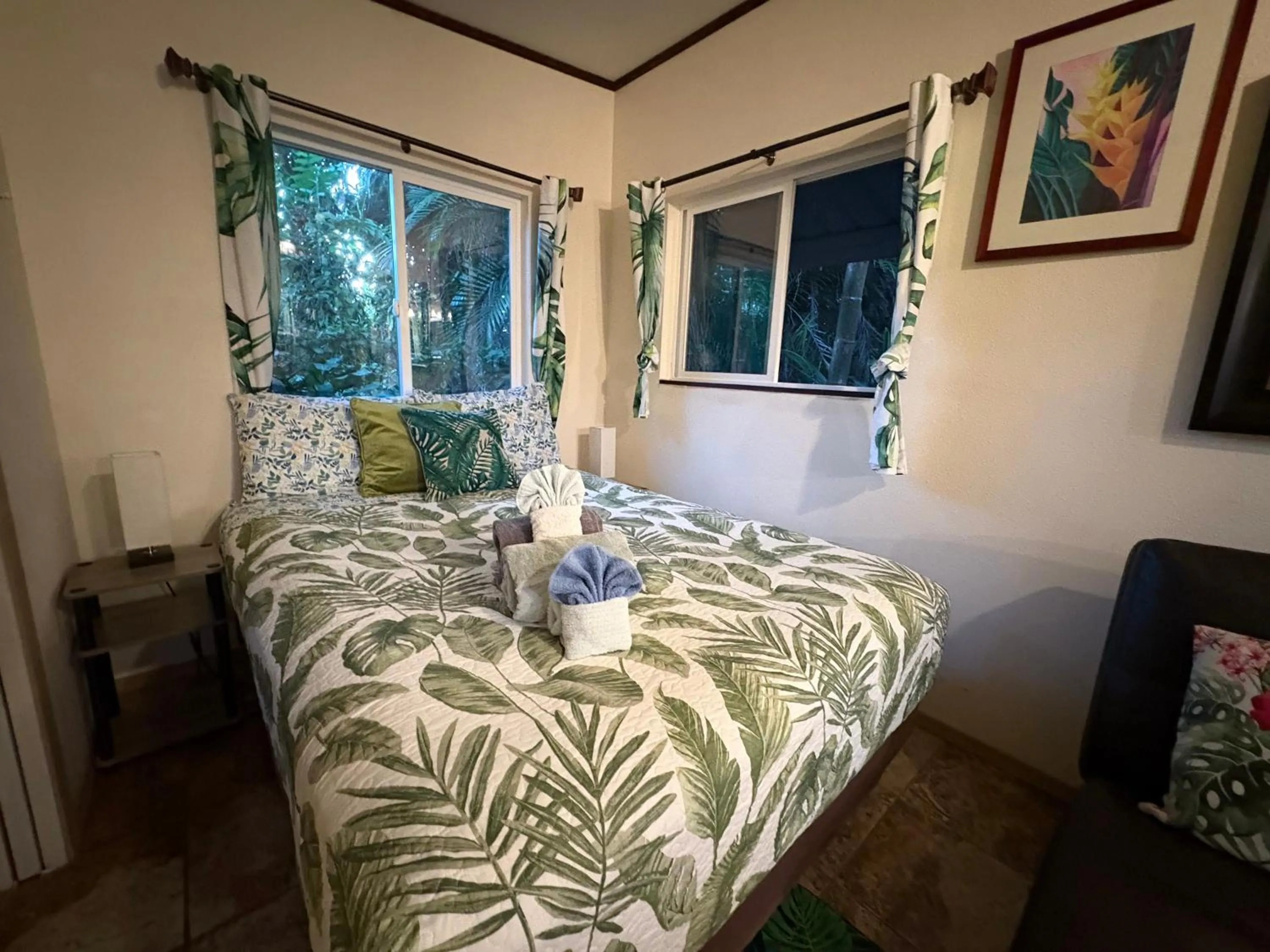 Bed in Hawaiian Ohana Home