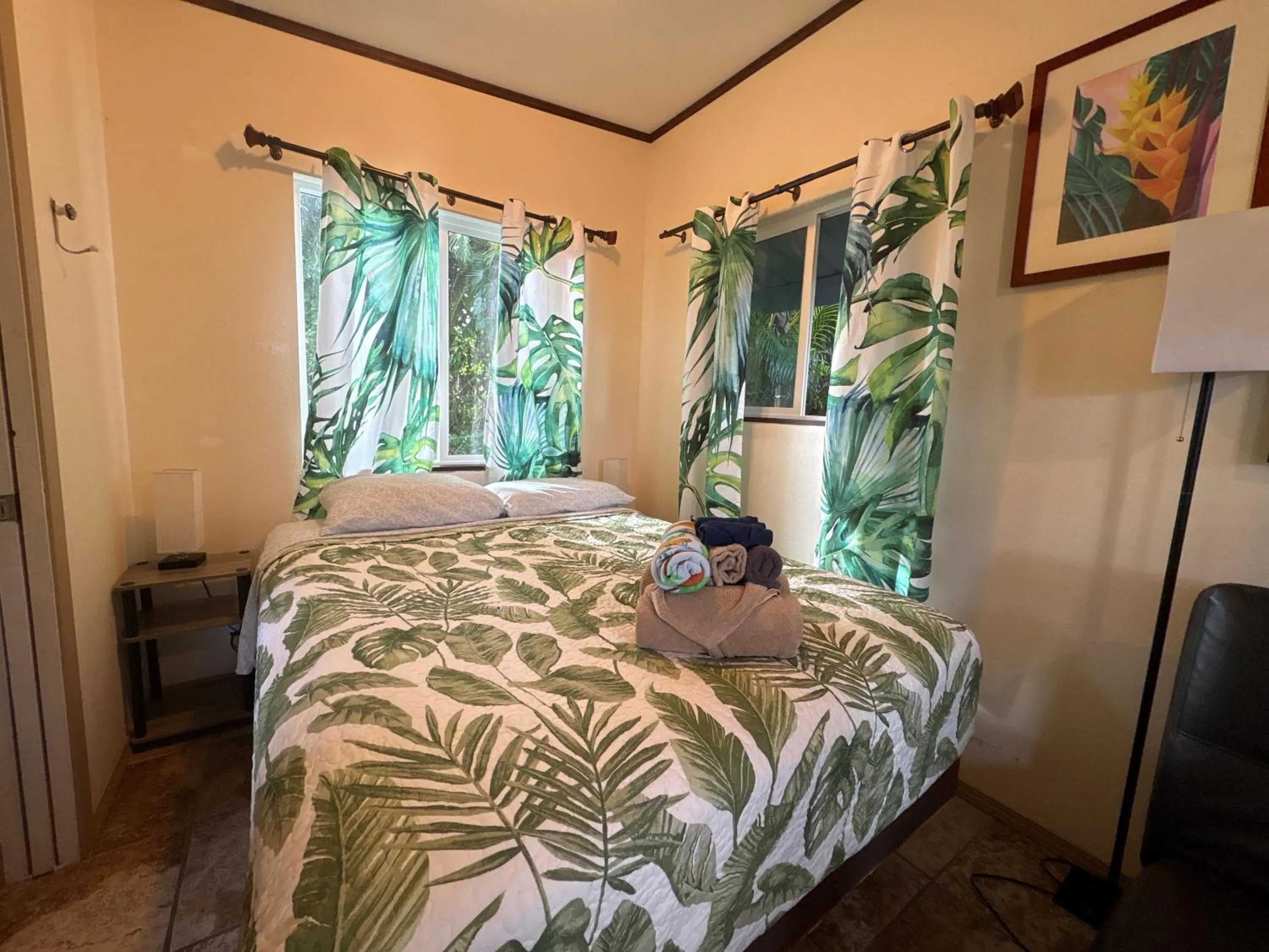 Bed in Hawaiian Ohana Home