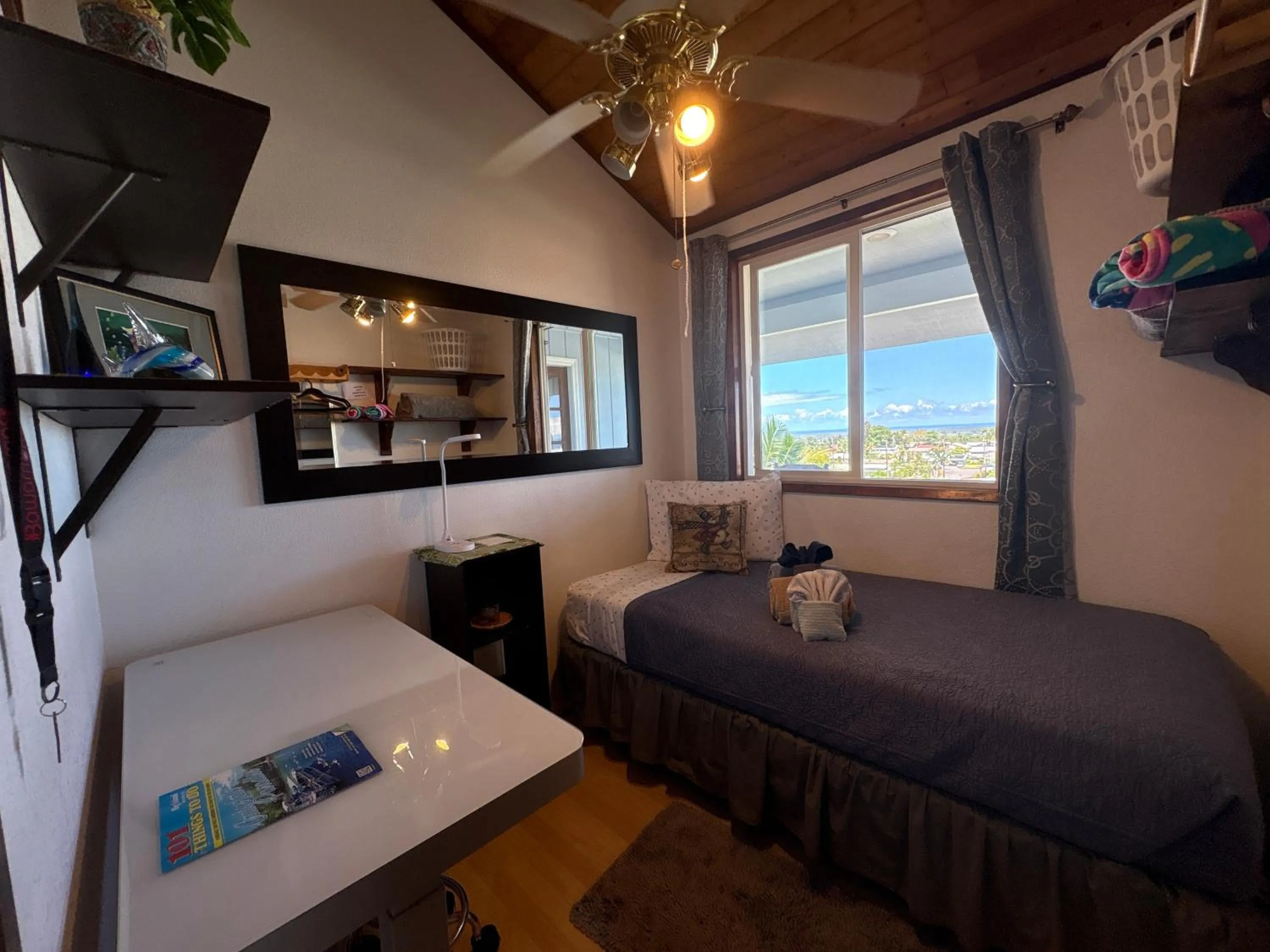 Bed in Hawaiian Ohana Home