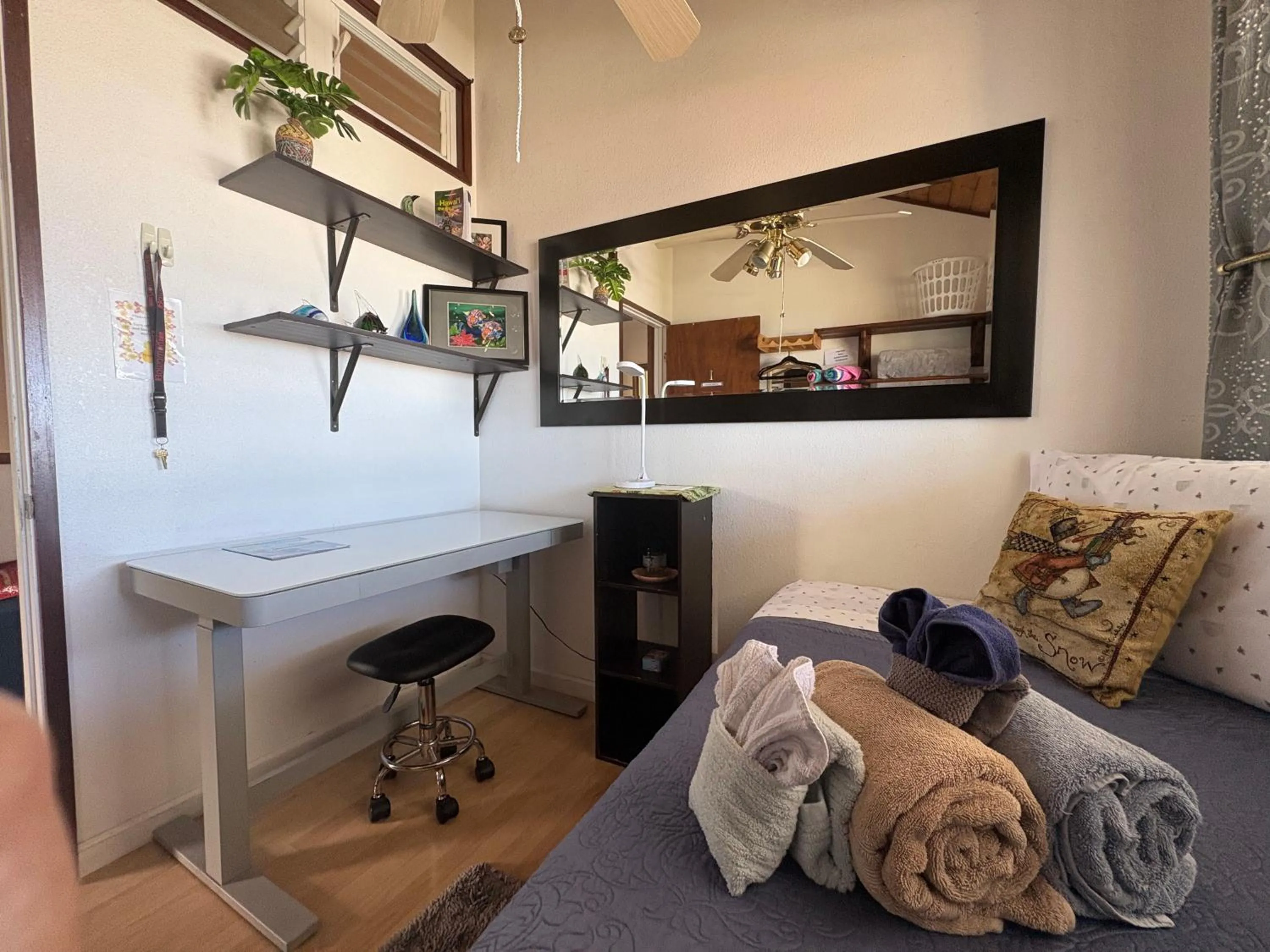 Bed in Hawaiian Ohana Home