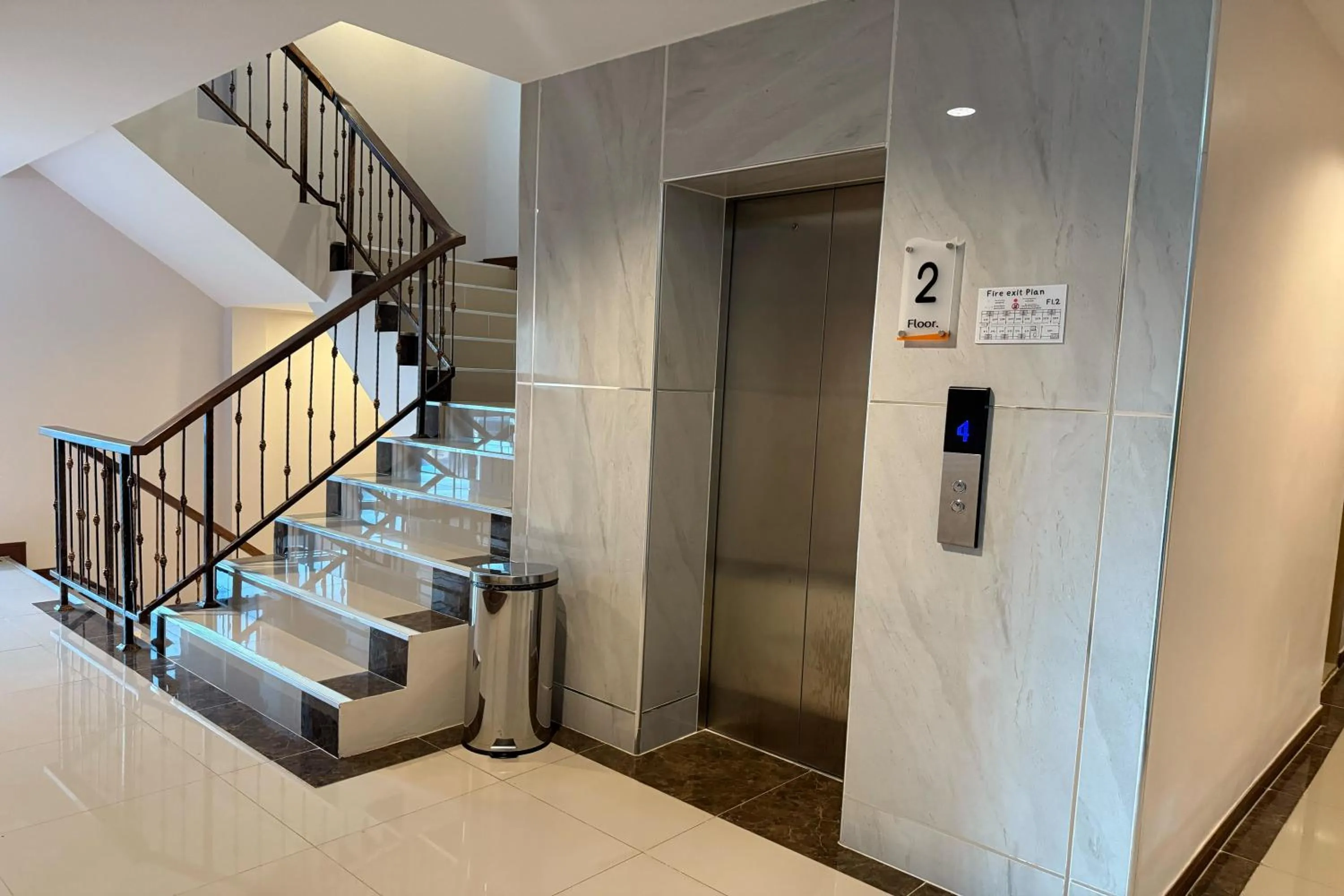 elevator in SKM Paradise Mae Sai