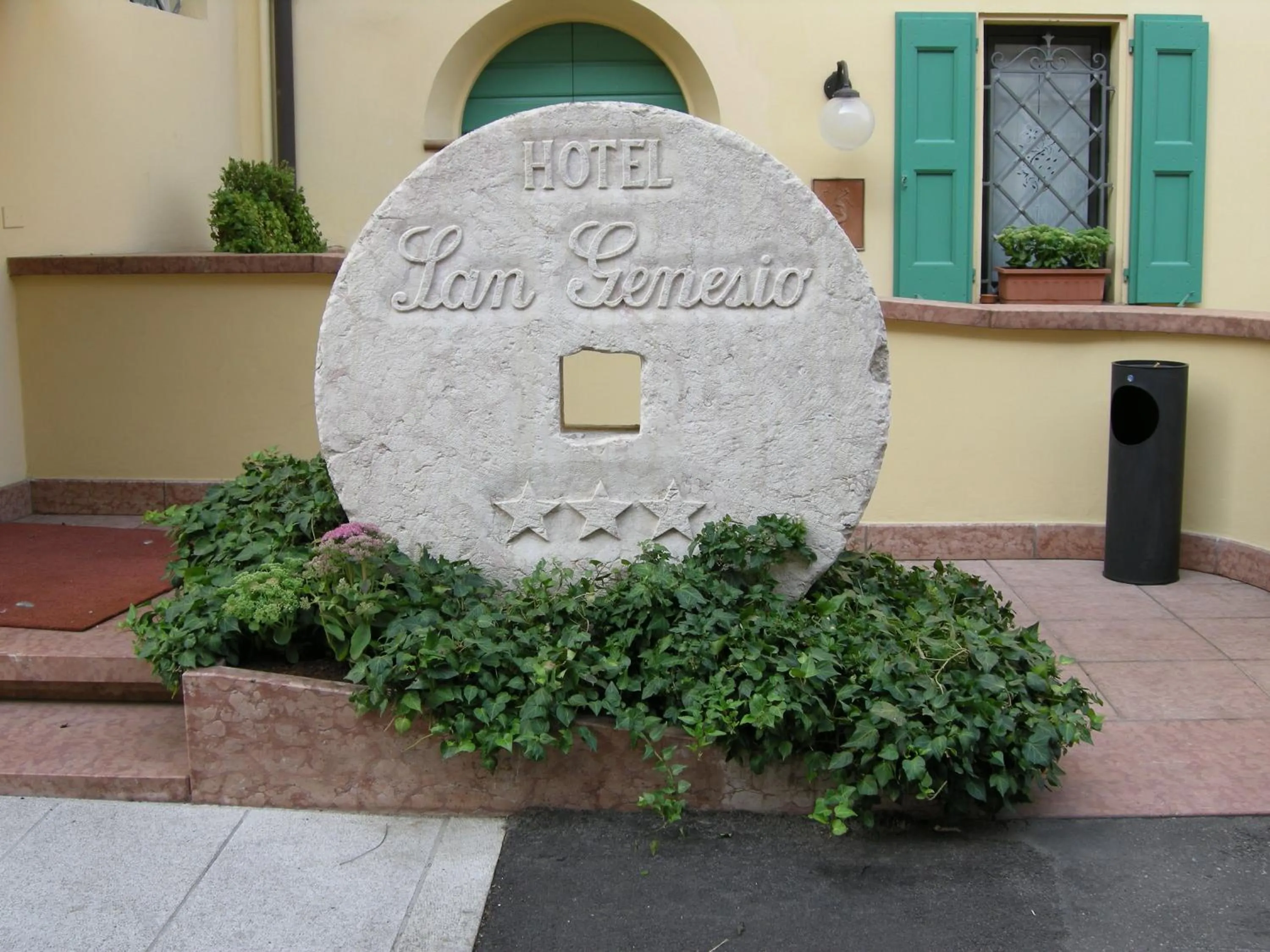 Facade/entrance in Hotel San Genesio