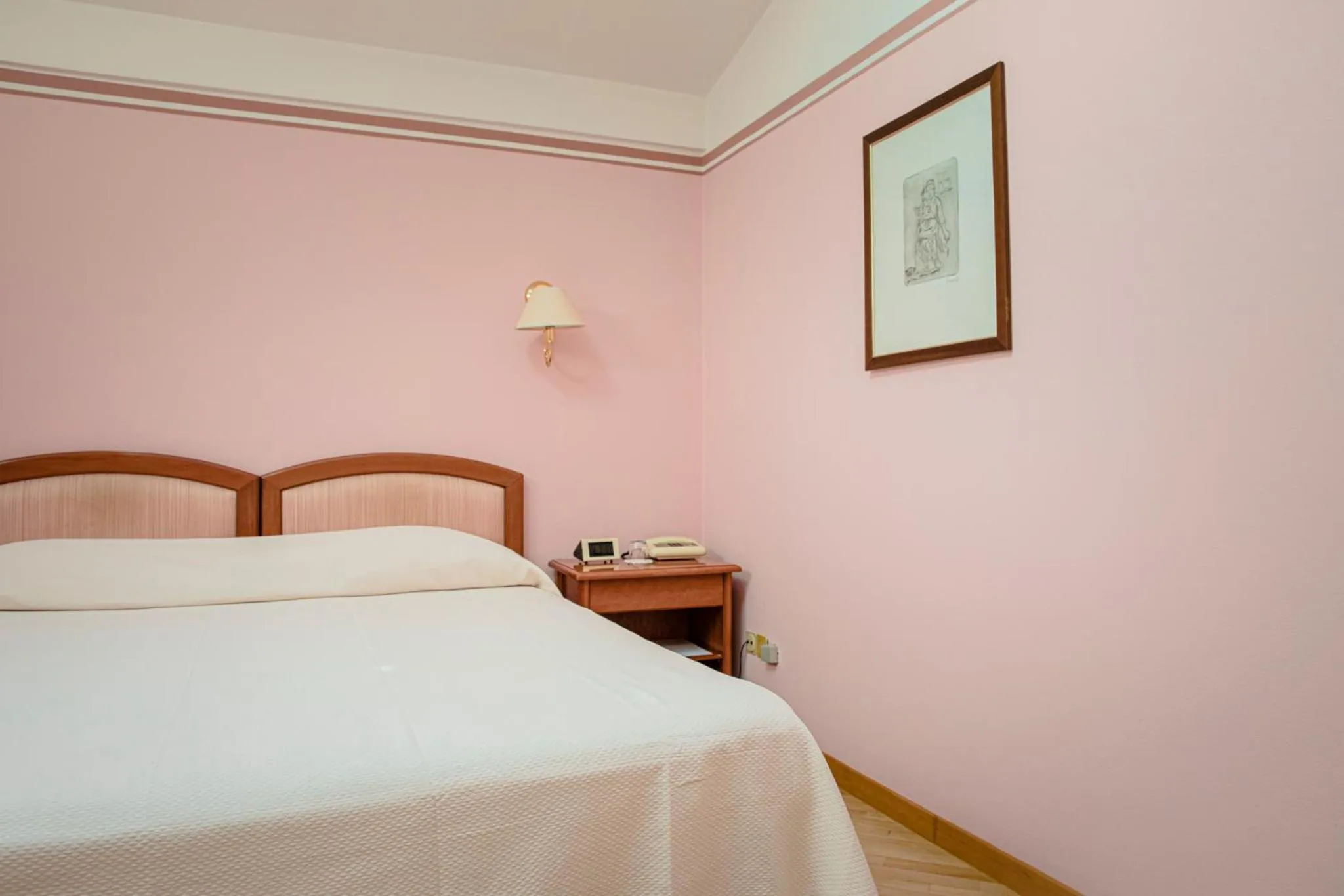 Bed in Hotel San Genesio