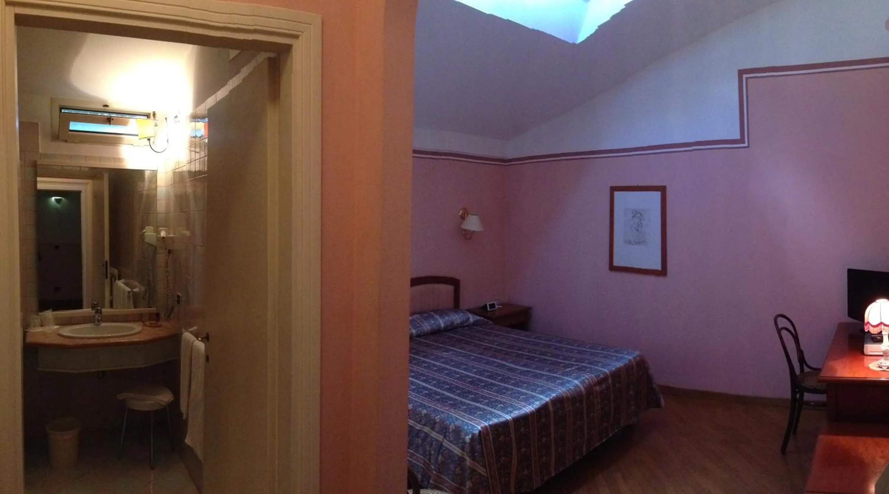 Photo of the whole room, Bed in Hotel San Genesio