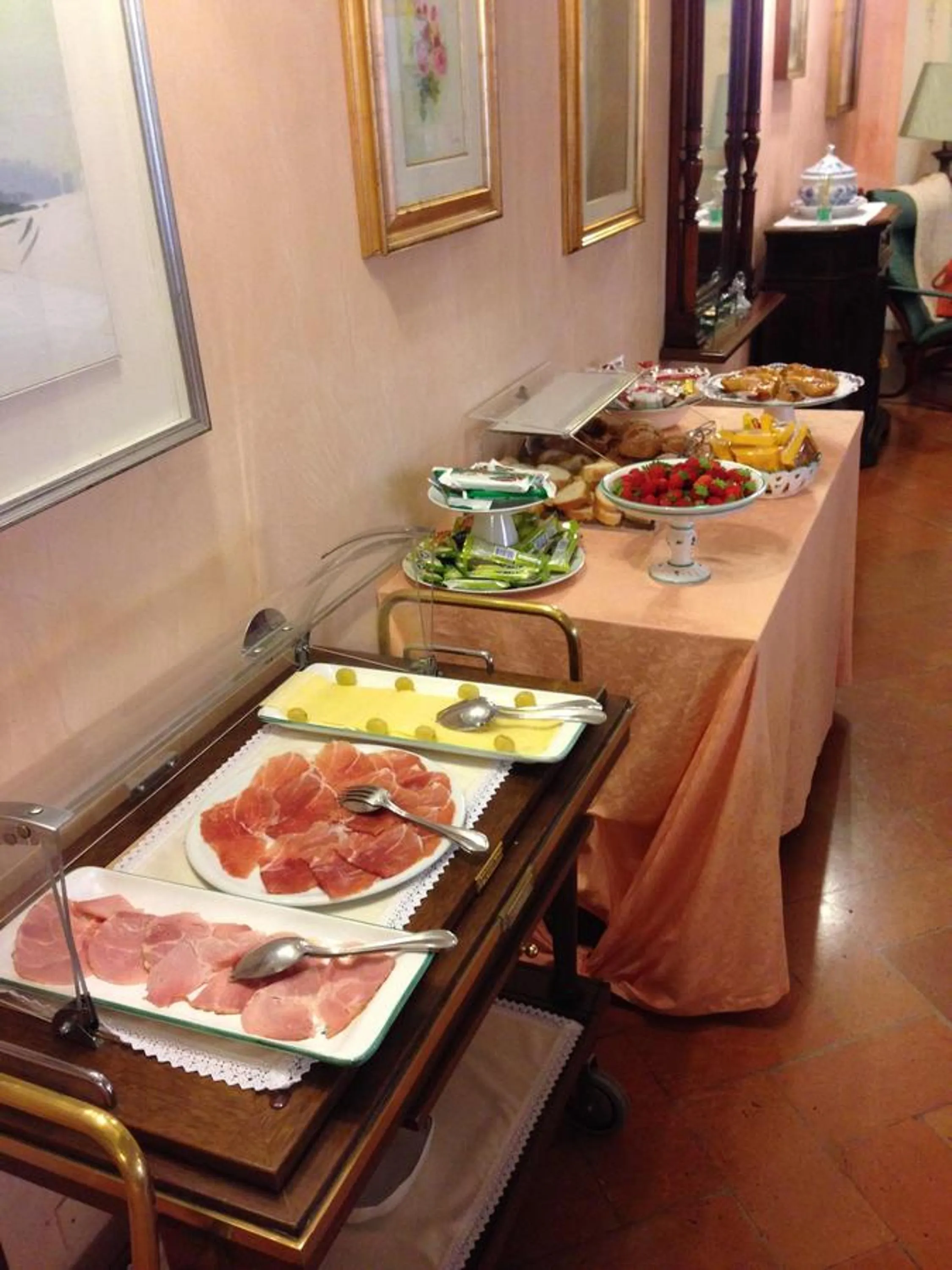 Breakfast in Hotel San Genesio