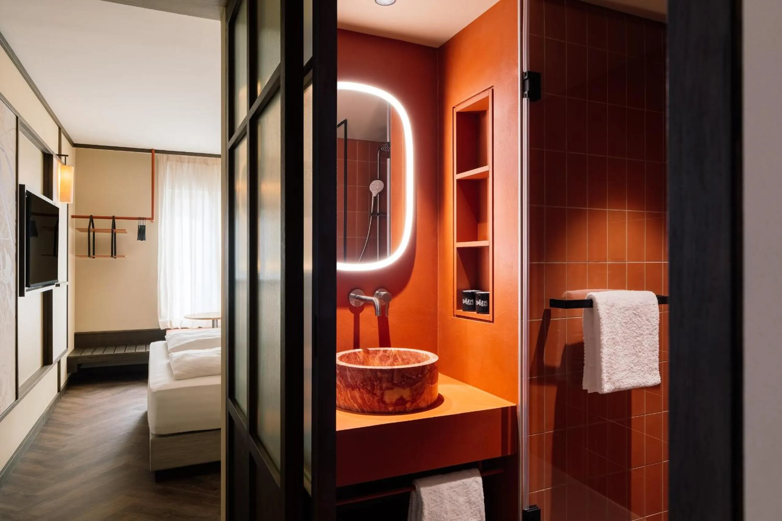 Bathroom, Bed in Hotel Schani City