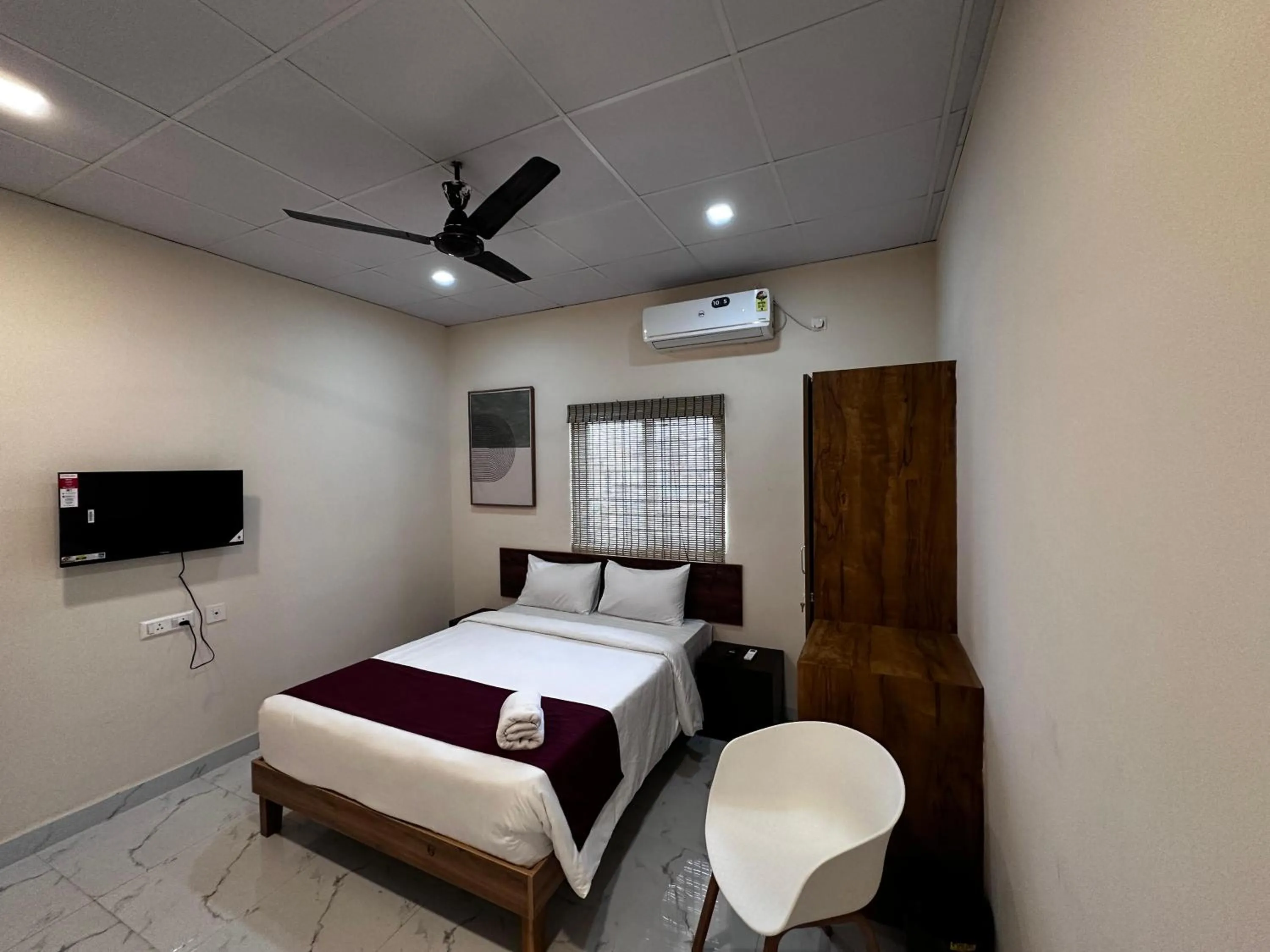 Photo of the whole room, Bed in Urban Stay