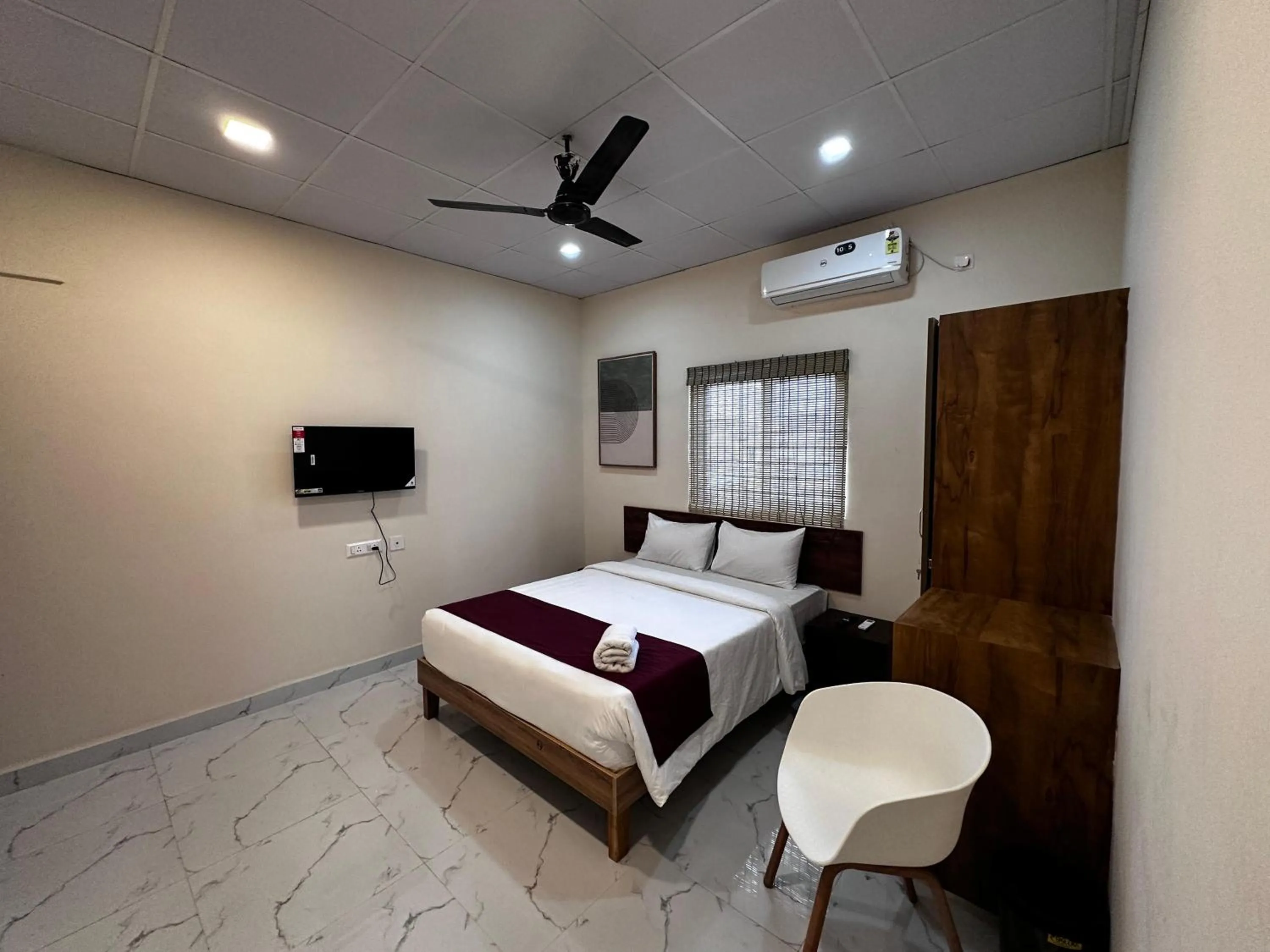 Communal lounge/ TV room, Bed in Urban Stay