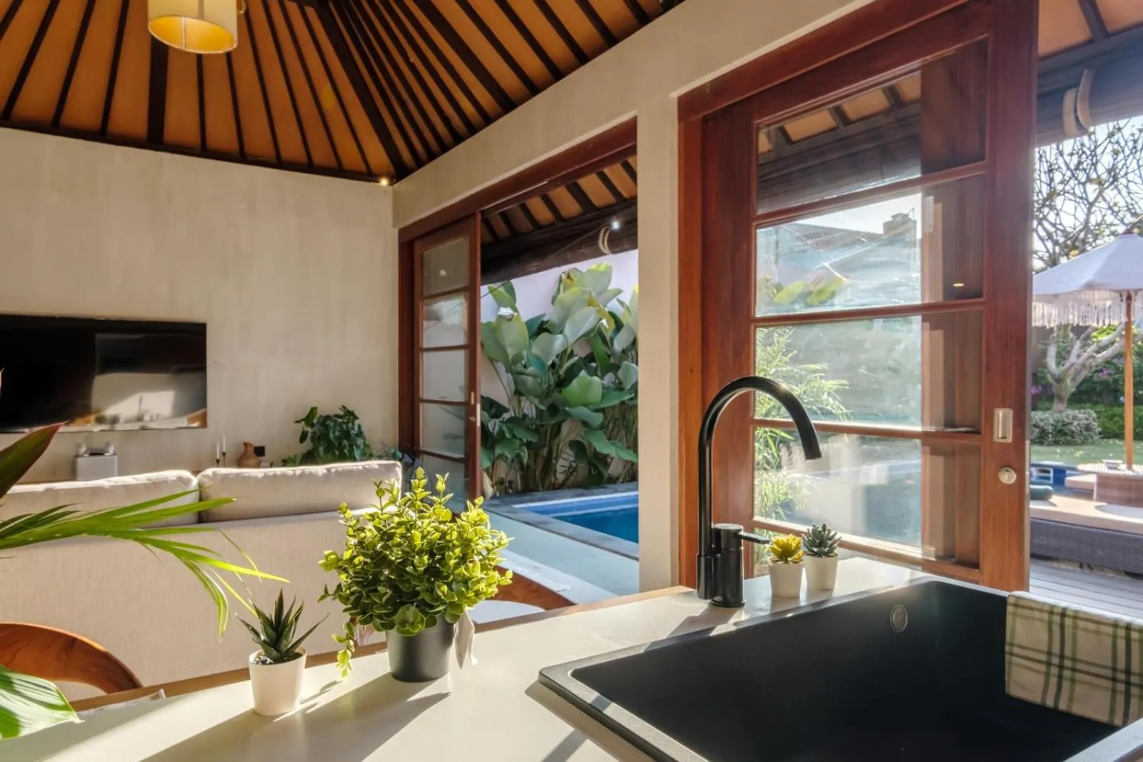 Kitchen or kitchenette in Madeira Casa Canggu, Bali