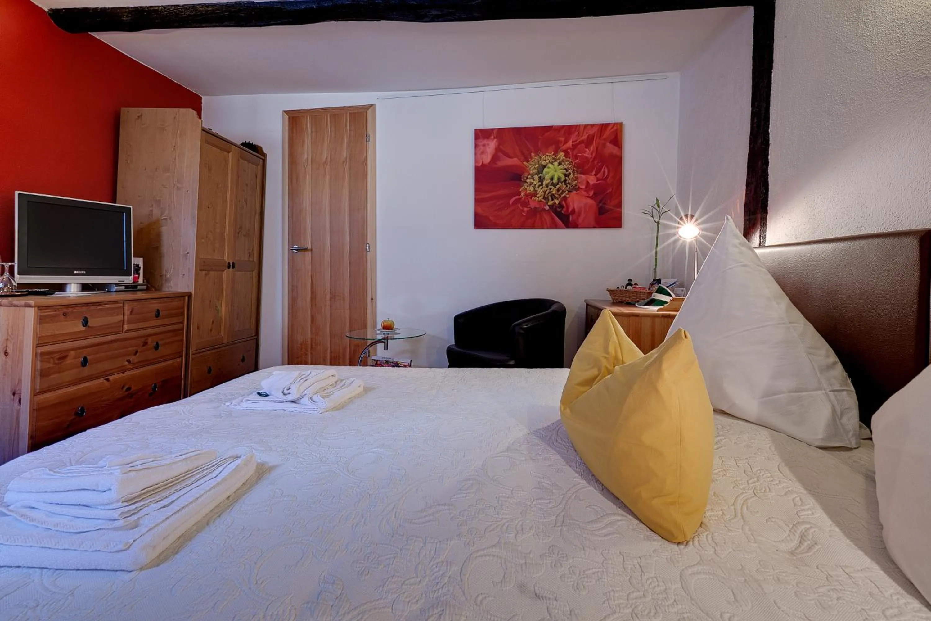 Photo of the whole room, Bed in Hotel Kleine Radlerherberge