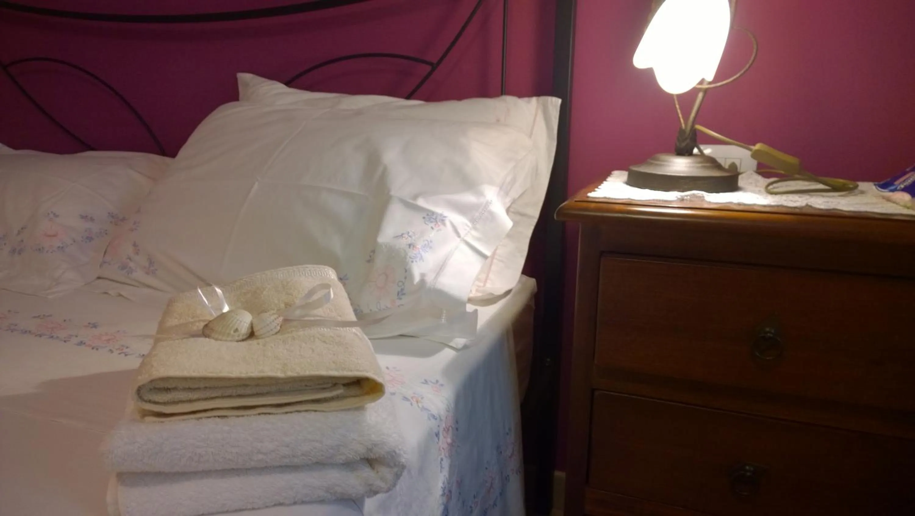 Photo of the whole room, Bed in B&B Villa Romina