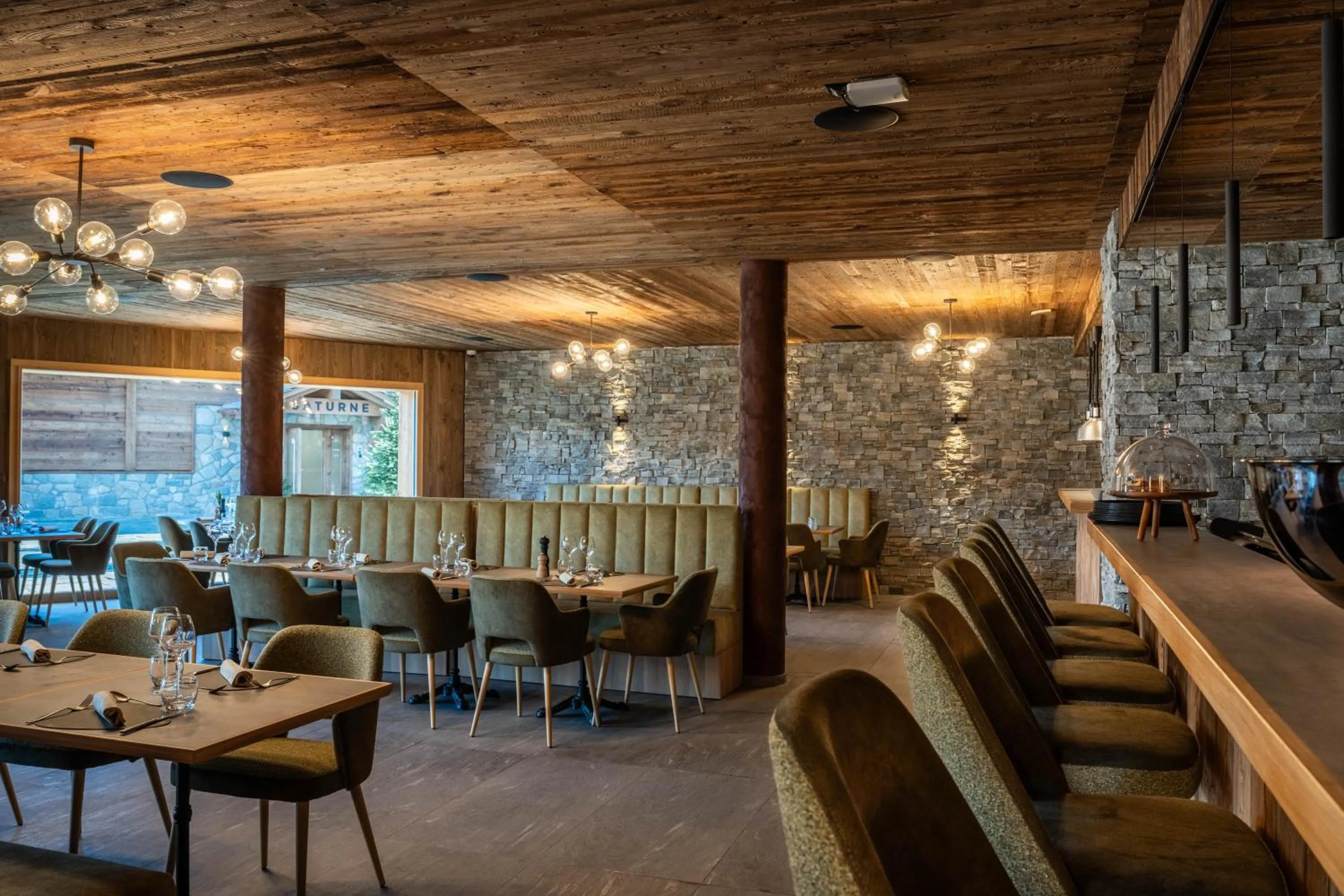 Restaurant/places to eat in Dent Blanche Resort - TemptingPlaces Collection
