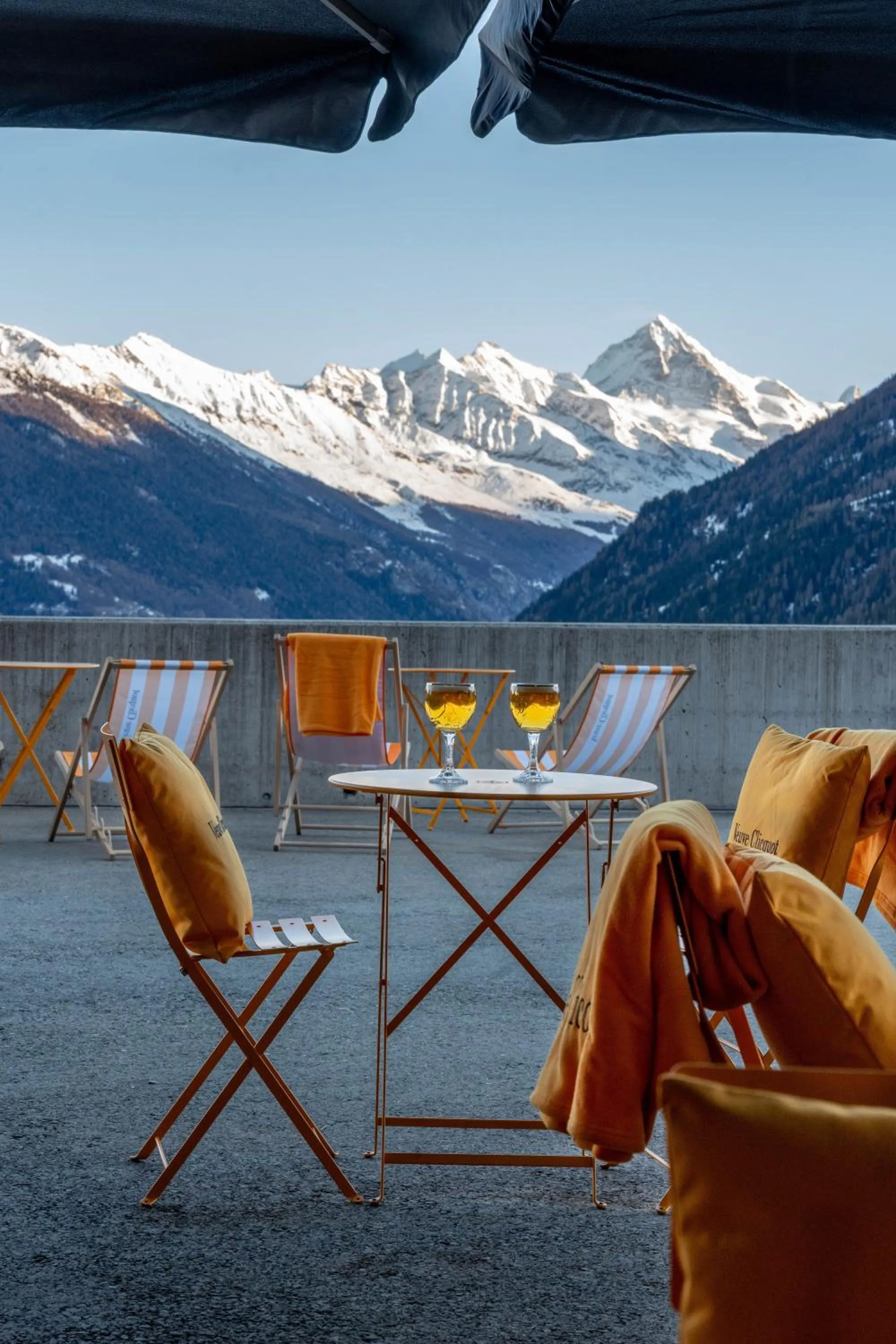 Lounge or bar in Dent Blanche Resort - TemptingPlaces Collection