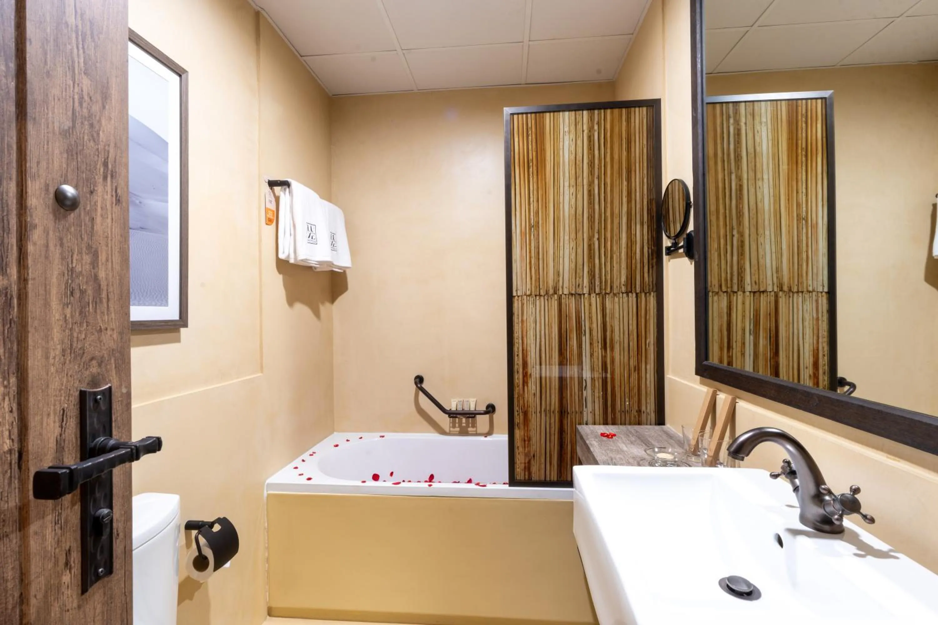 Bathroom in The Luxe Retreat Hotel Apartments