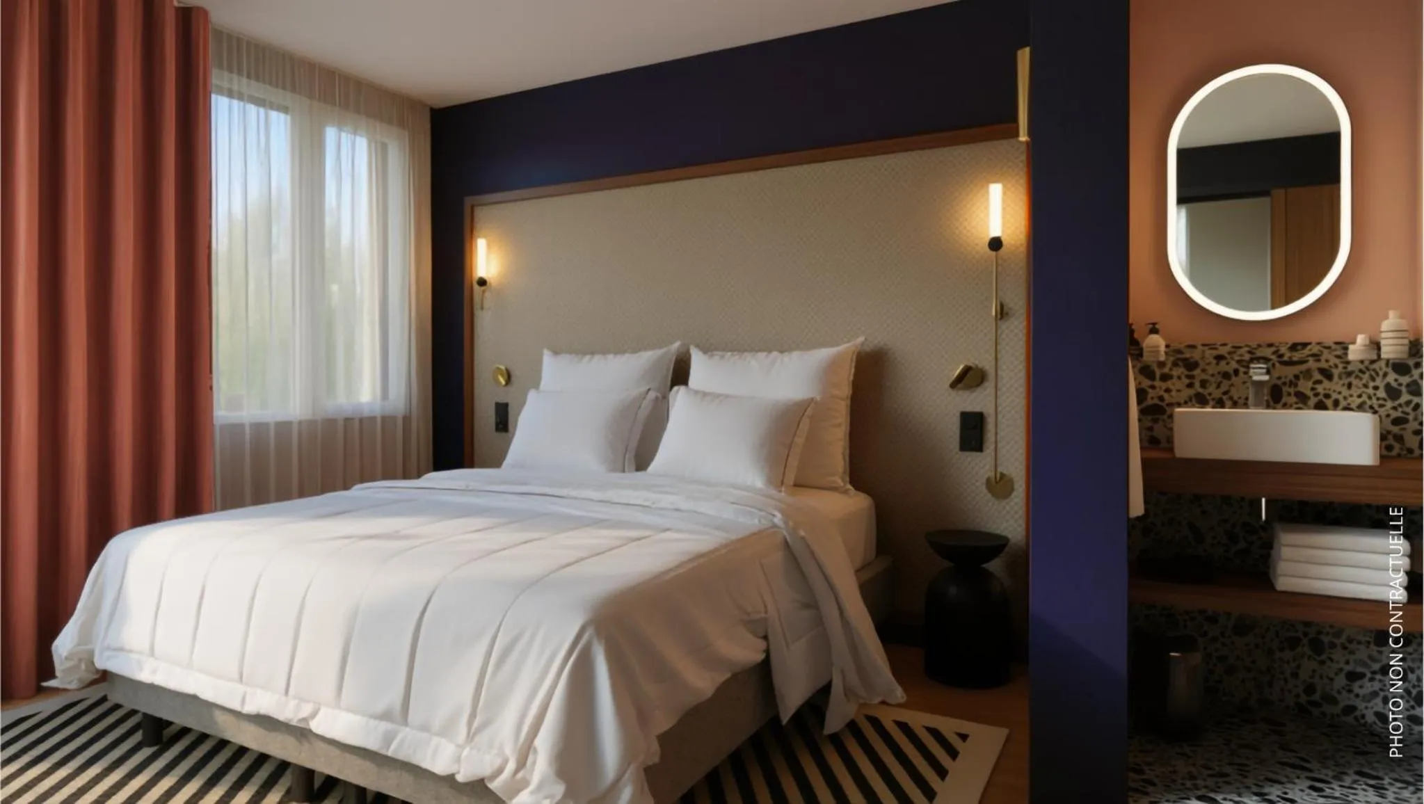 Photo of the whole room, Bed in Hotel 2M, The Originals Relais