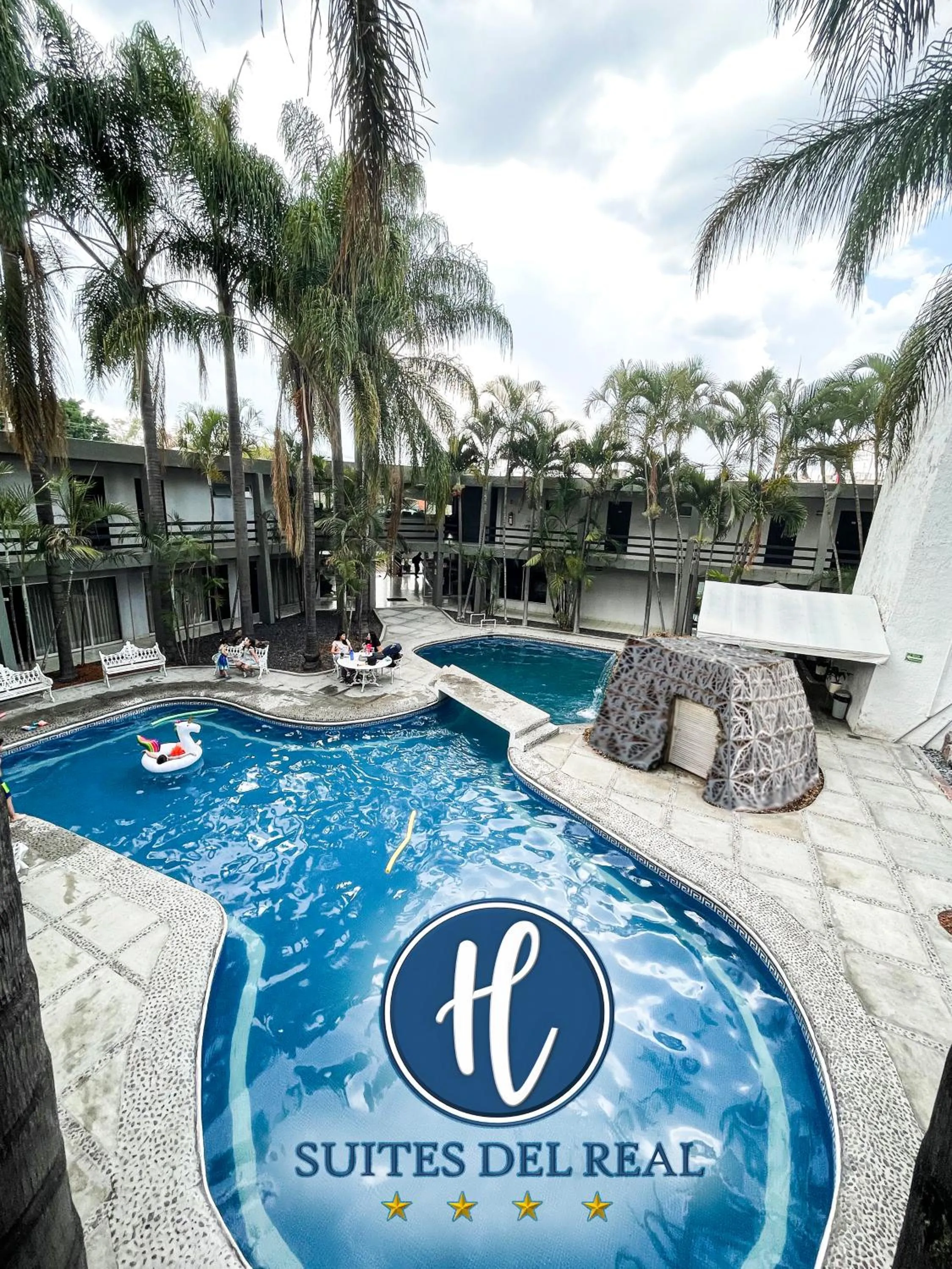 Swimming pool in Hotel Suites del Real