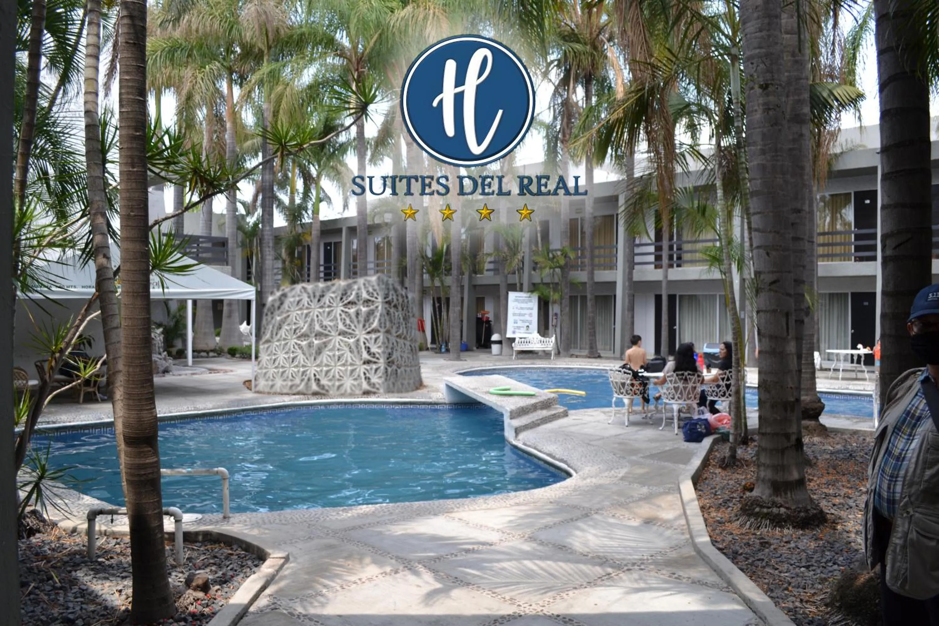 Swimming pool in Hotel Suites del Real