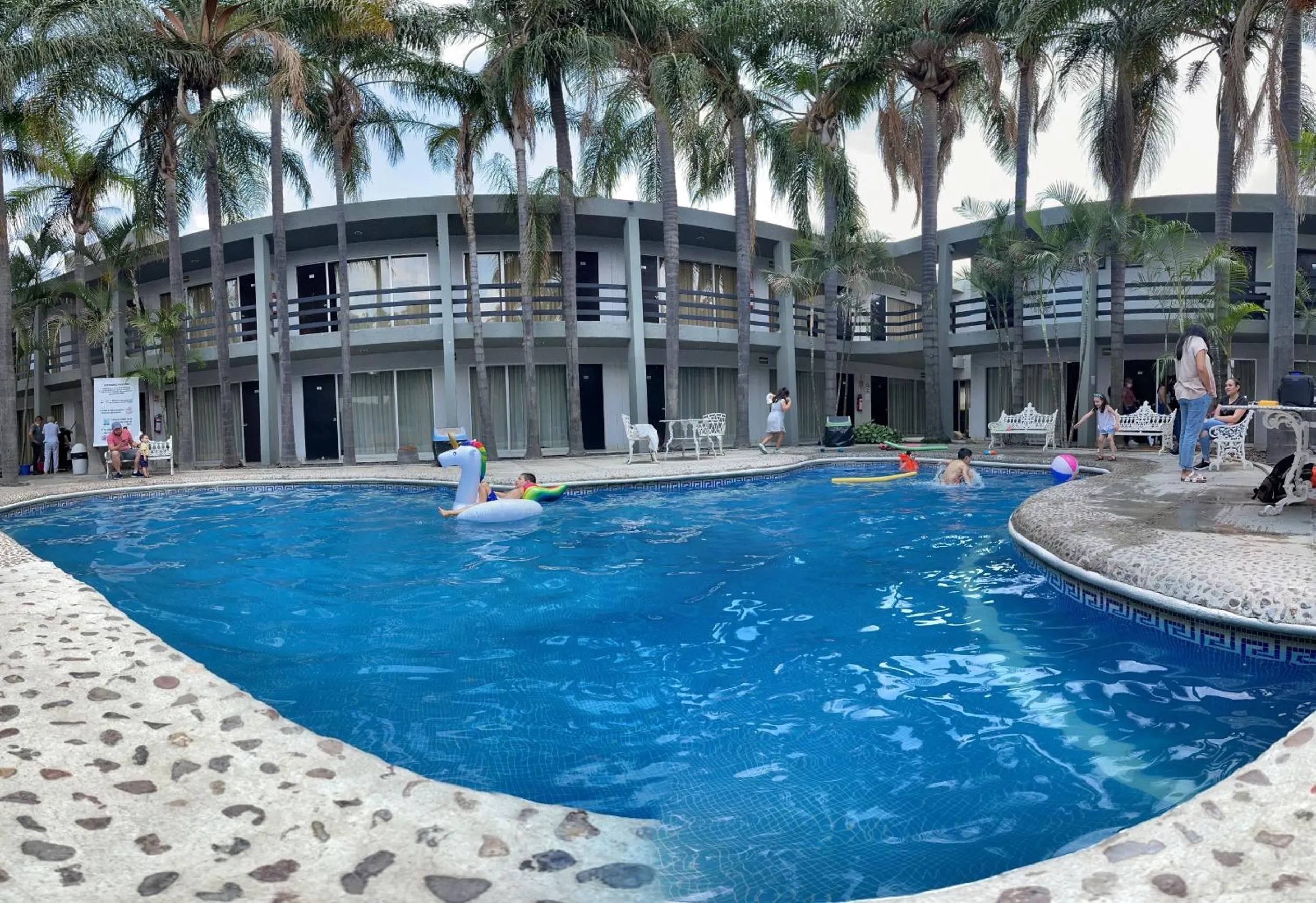 Swimming pool in Hotel Suites del Real