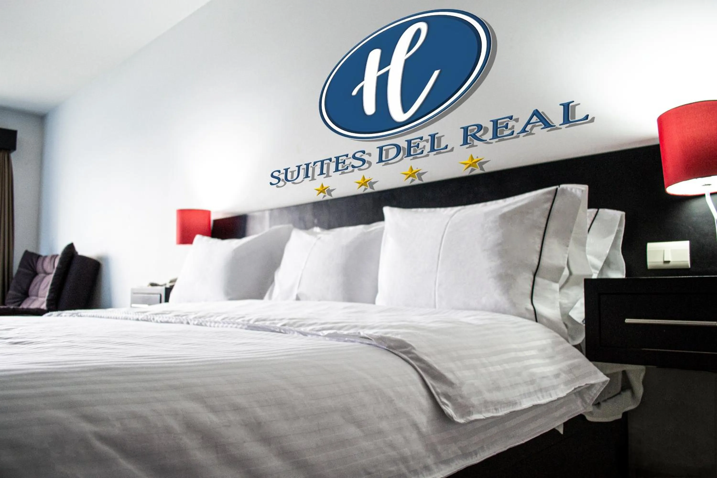 Bedroom, Bed in Hotel Suites del Real